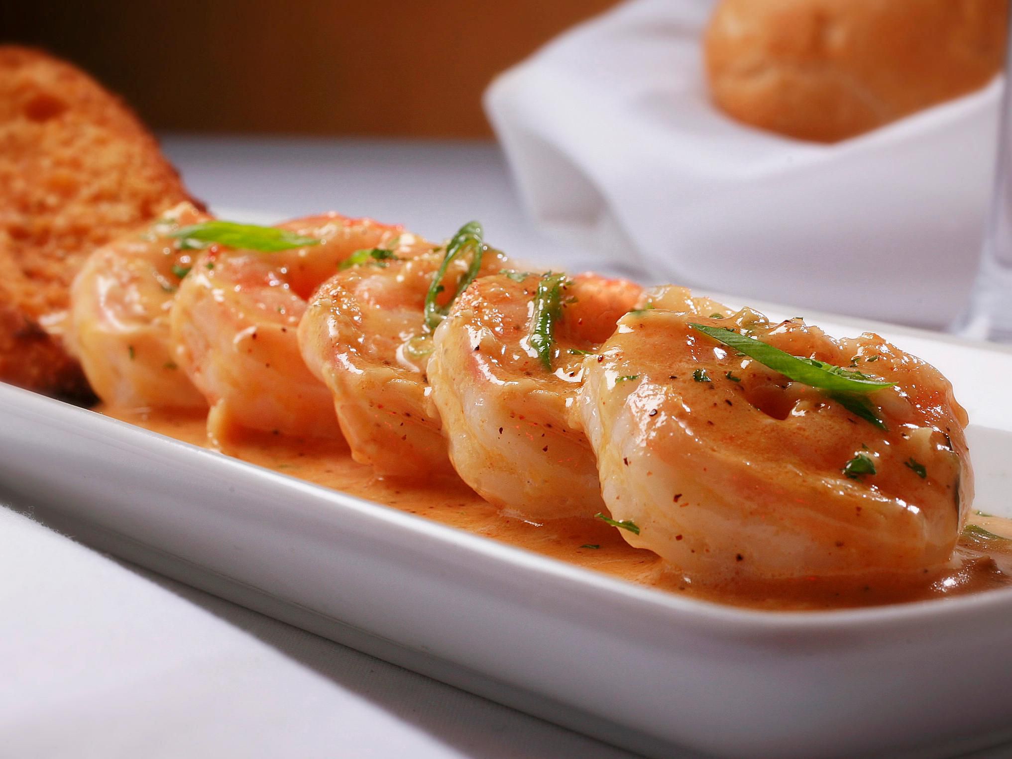 Get the best steakhouse experience at Ruth’s Chris Steak House in Greenville. Our special 500° sizzling plates and award-winning wine list are the perfect pairing for any occasion. Whether you’re joining us for a romantic dinner, a business meeting, a private party or just a drink at the bar, our steakhouse will deliver superior service.