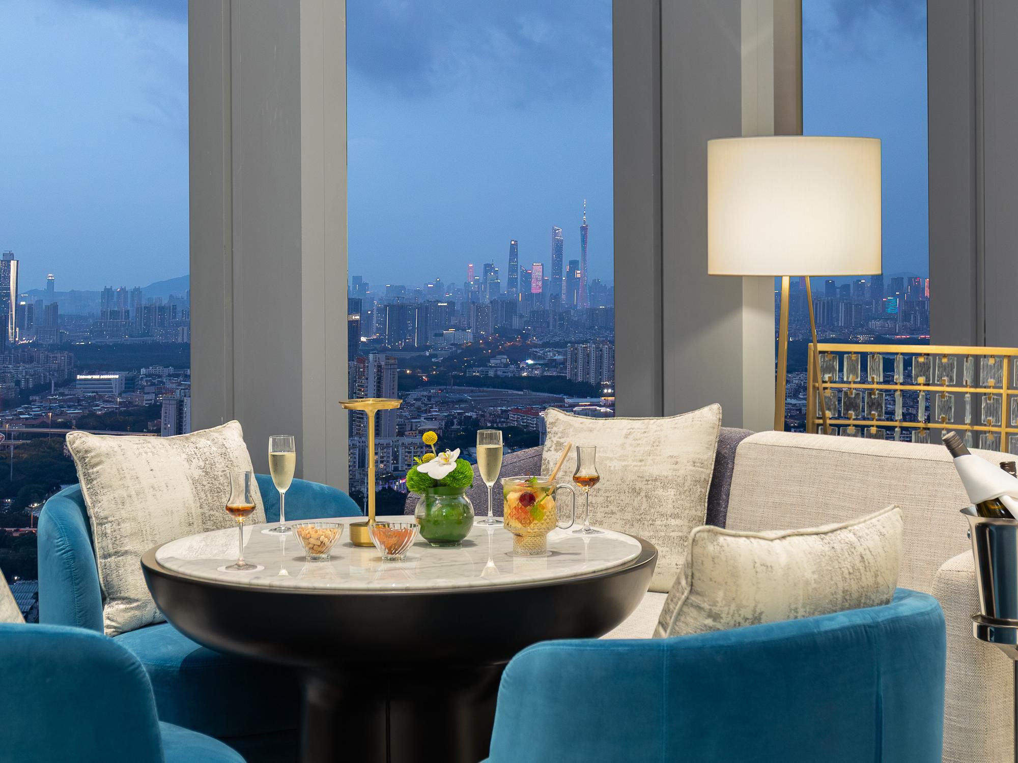 邀您观珠江之夜，望广州之塔，尝微醺，常雲聚。