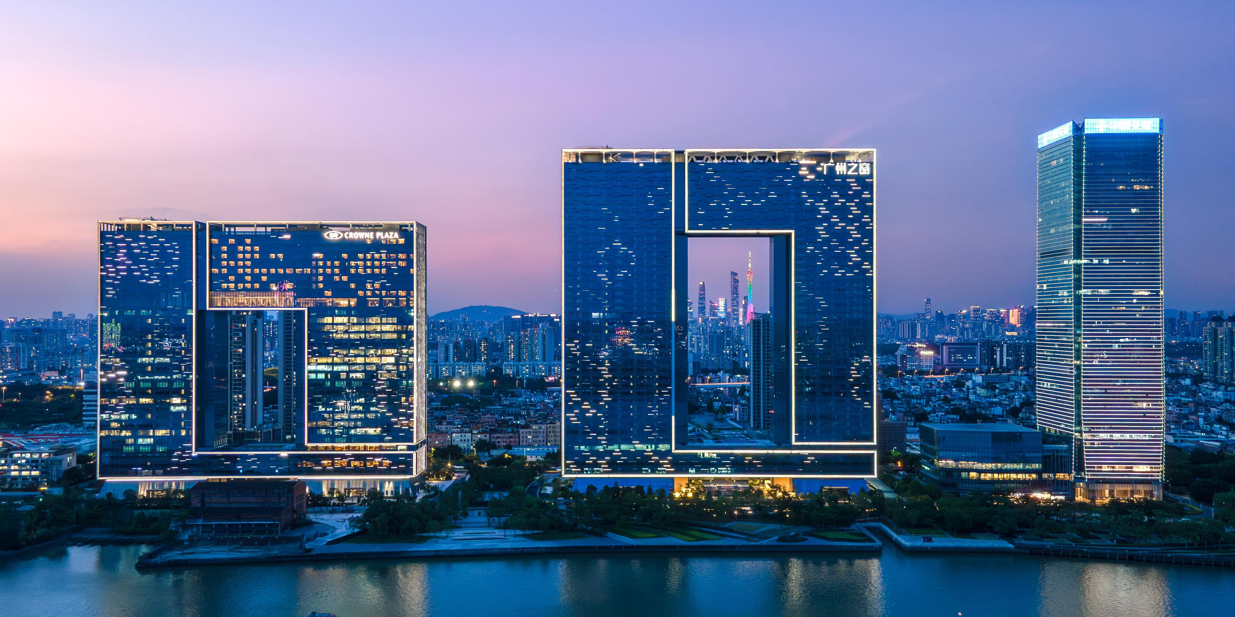 $hotelInfo.mediaDetails.welcomePhotos.primaryPhoto.caption}