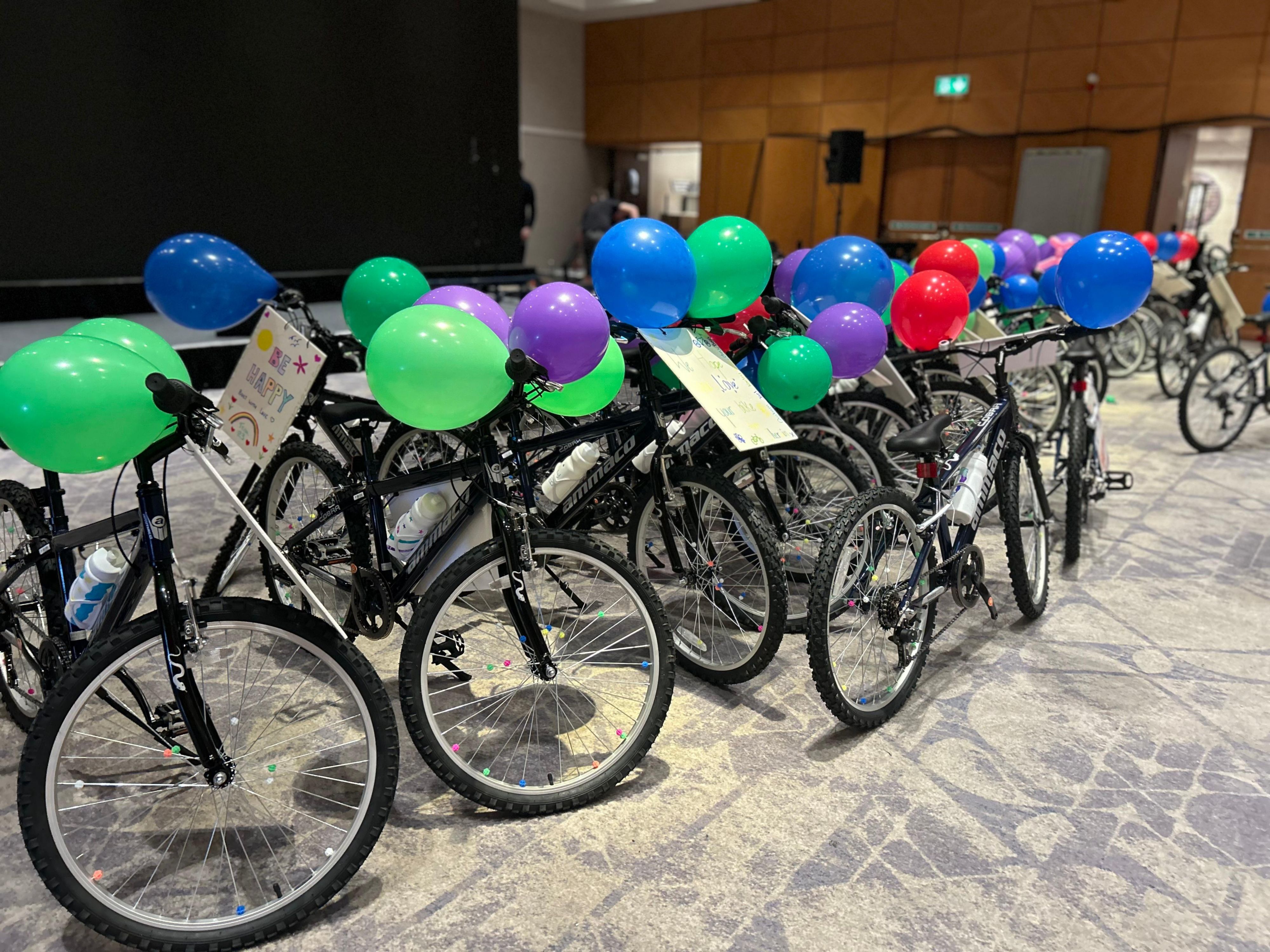 Add energy, engagement and connection to your corporate events with fun team building activities, designed to bring your guests together through puzzle-solving, collaboration, laughter and just the right amount of competition.
Choose from a wide range of indoor experiences, to suit your team and budget, contact our events team to find out more.