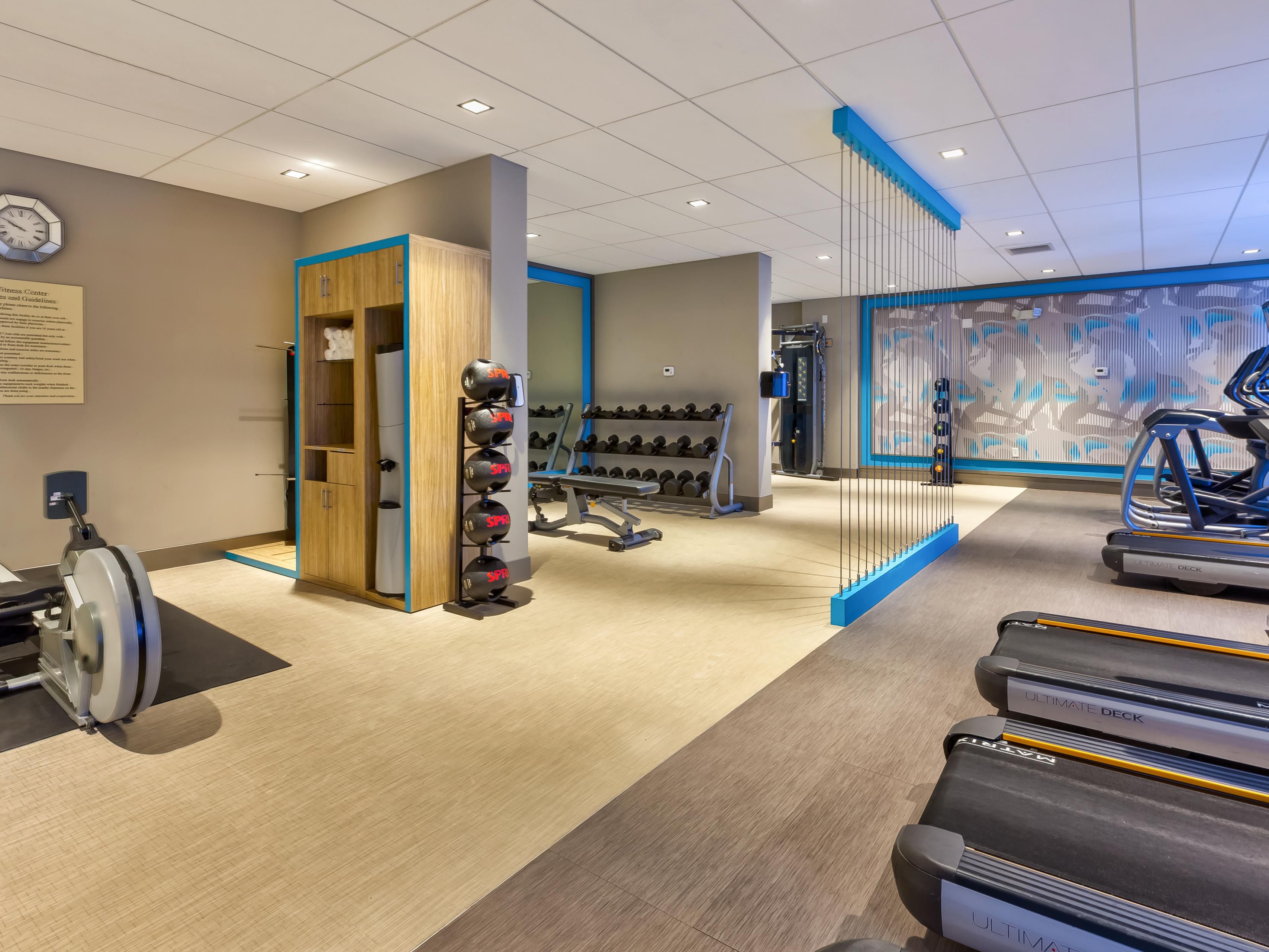 Our 24-hour fitness center offers everything you need for a satisfying workout session. With cardio machines, free weights, medicine balls, and fresh towels, you can fit in a workout whenever you like. Our high-end equipment includes a treadmill, stair-stepper, stationary bicycle, and elliptical machine. 
