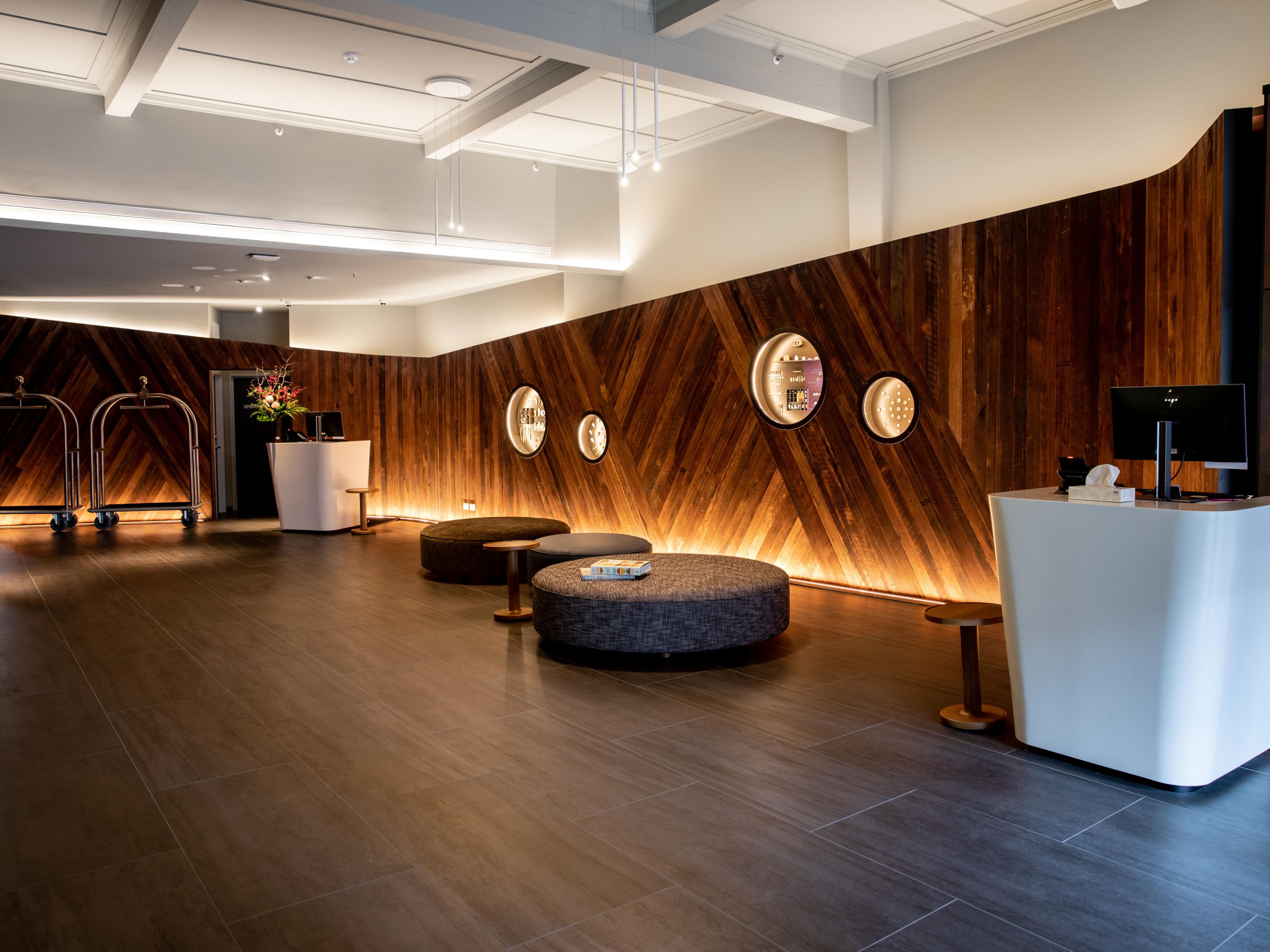 Crowne Plaza Hobart lobby