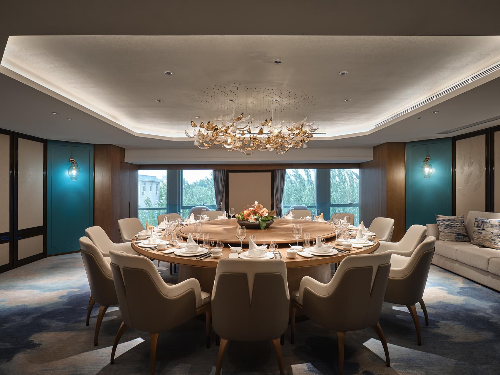 We offer Local and Cantonese cuisines for guest who loves delicious food.