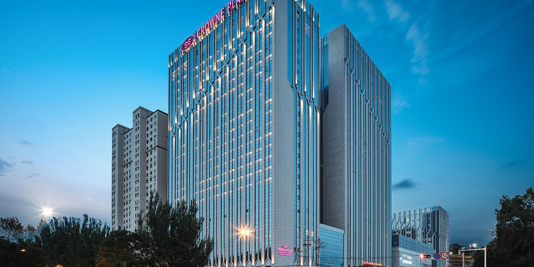 $hotelInfo.mediaDetails.welcomePhotos.primaryPhoto.caption}