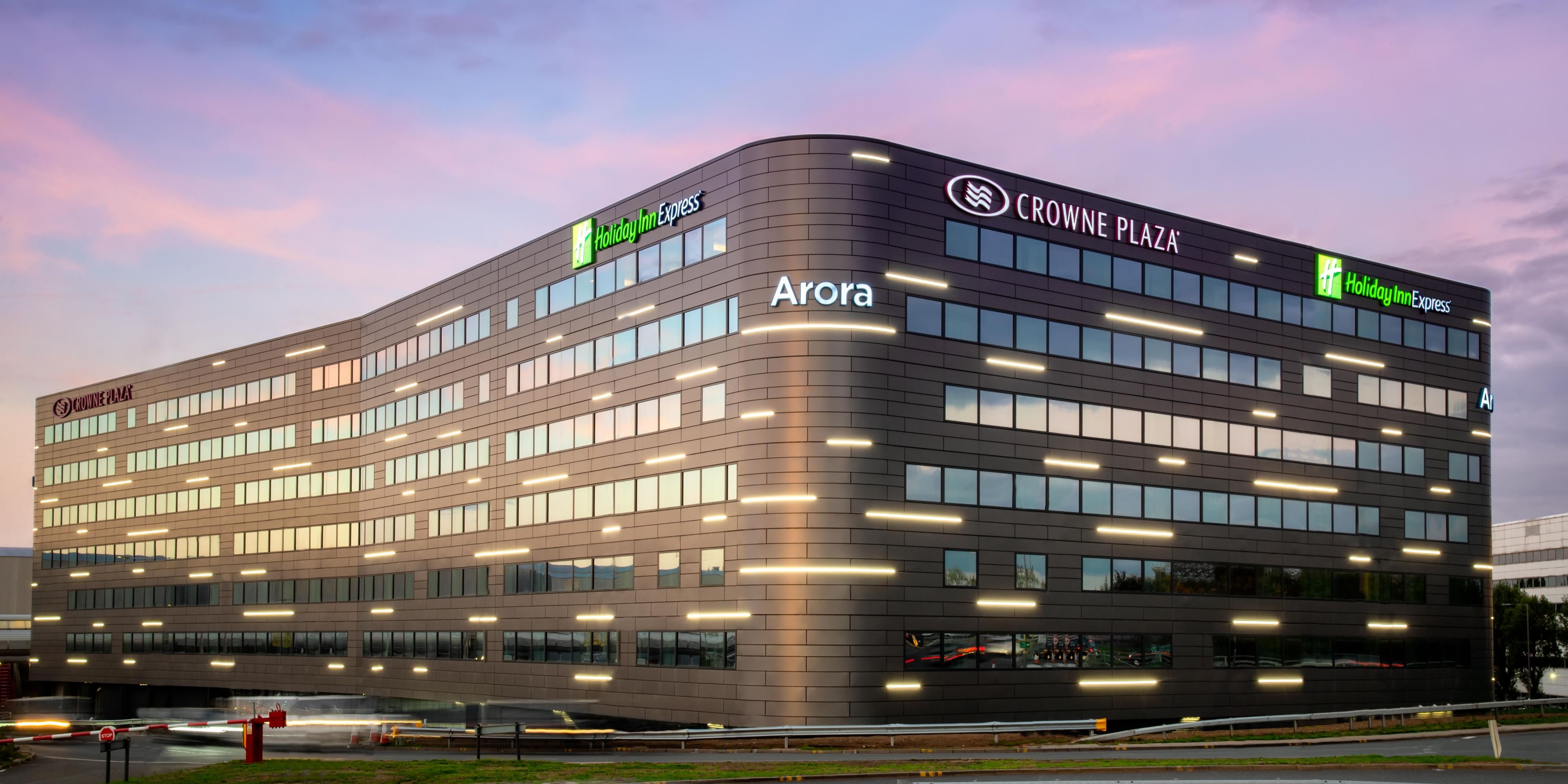 $hotelInfo.mediaDetails.welcomePhotos.primaryPhoto.caption}