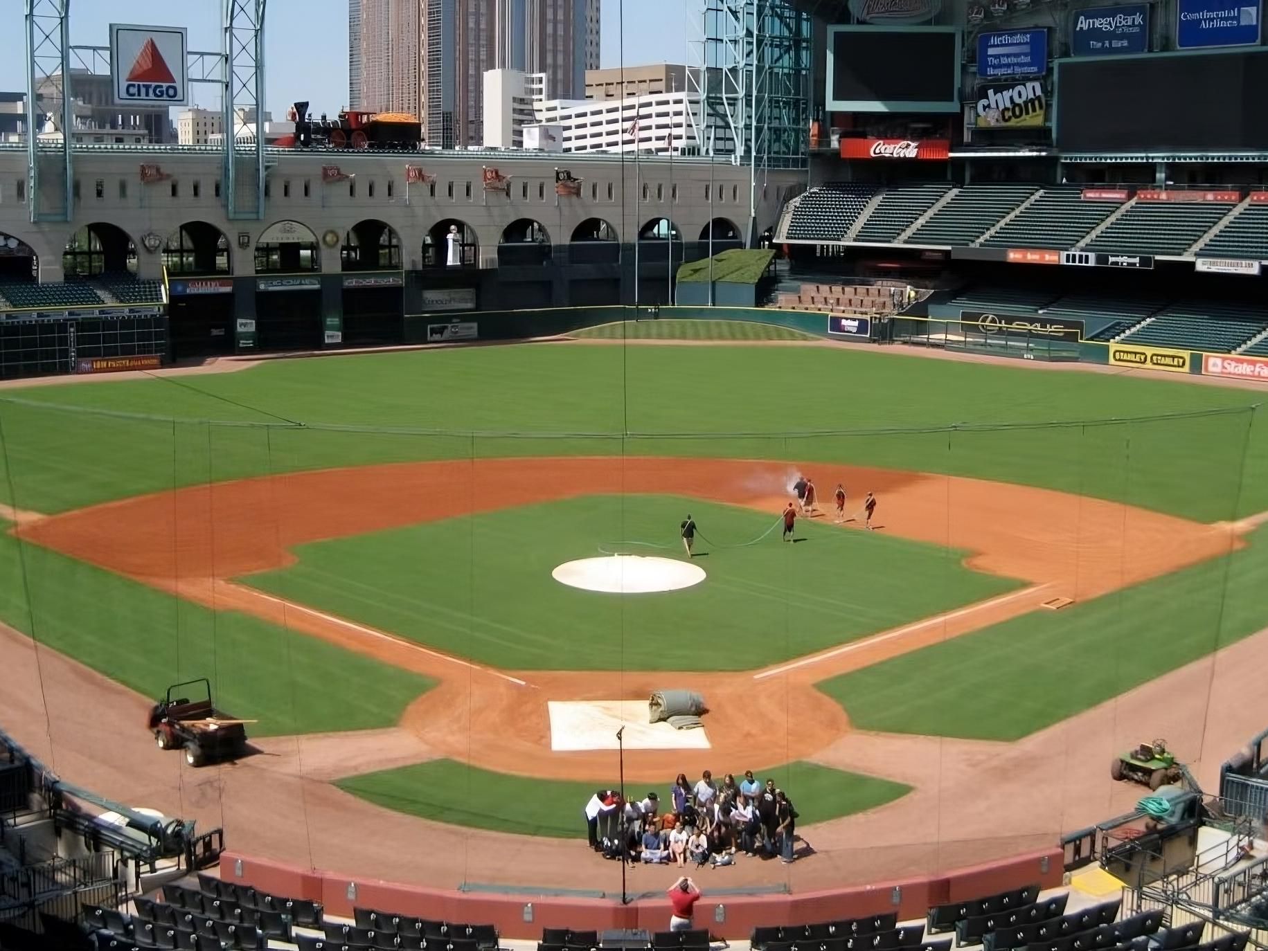 In the trendy River Oaks area, our hotel is minutes from The Galleria, Texas Medical Center, and downtown attractions. Explore the Houston Museum District, Houston Aquarium, Theater District, and Daikin Park — home of the Astros. Enjoy live shows in the Downtown Theatre District, visit the Houston Zoo and the George R. Brown Convention Center.