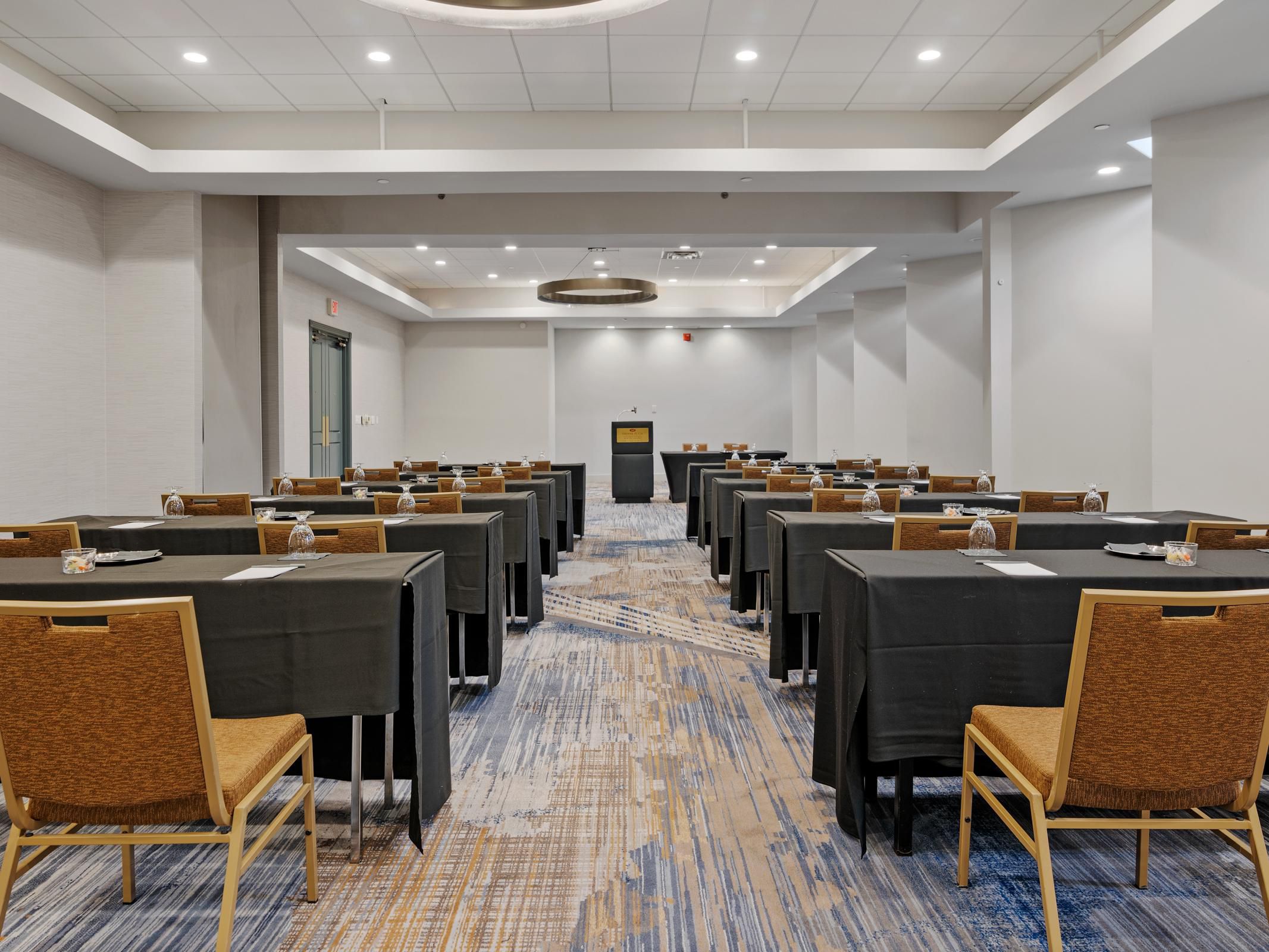 Host corporate meetings and social events at our hotel in Houston’s vibrant Uptown area. With 12,000 sq ft of versatile space, our hotel features 11 high-tech meeting rooms, including the elegant Windsor Ballroom, for up to 500 guests. From customized catering to personalized service, we ensure your event is a success!