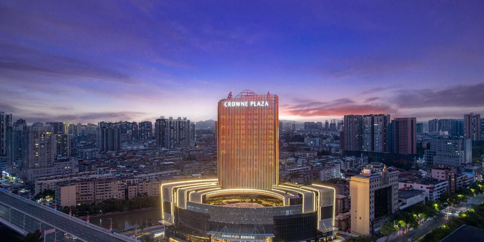 $hotelInfo.mediaDetails.welcomePhotos.primaryPhoto.caption}