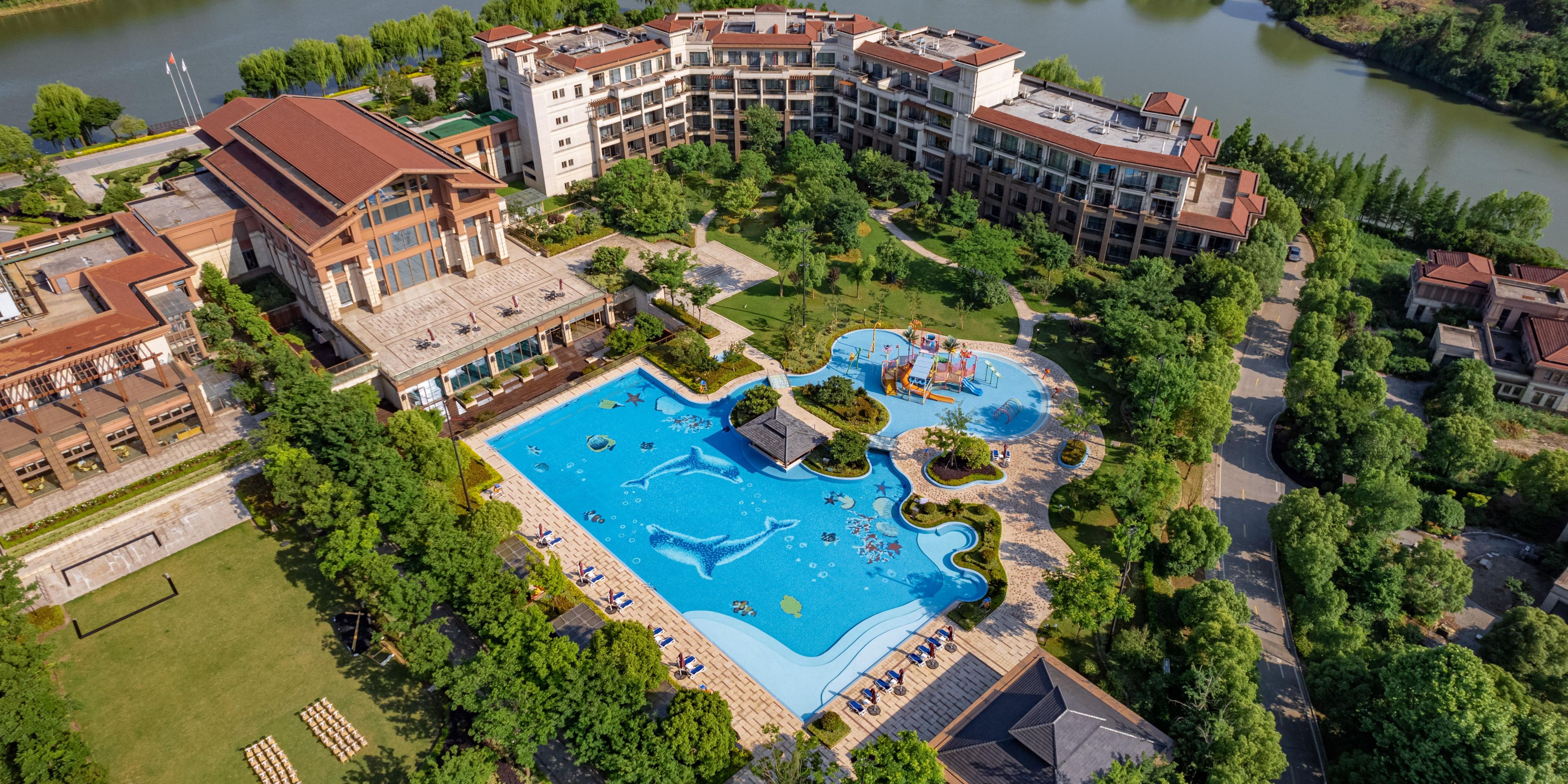 $hotelInfo.mediaDetails.welcomePhotos.primaryPhoto.caption}