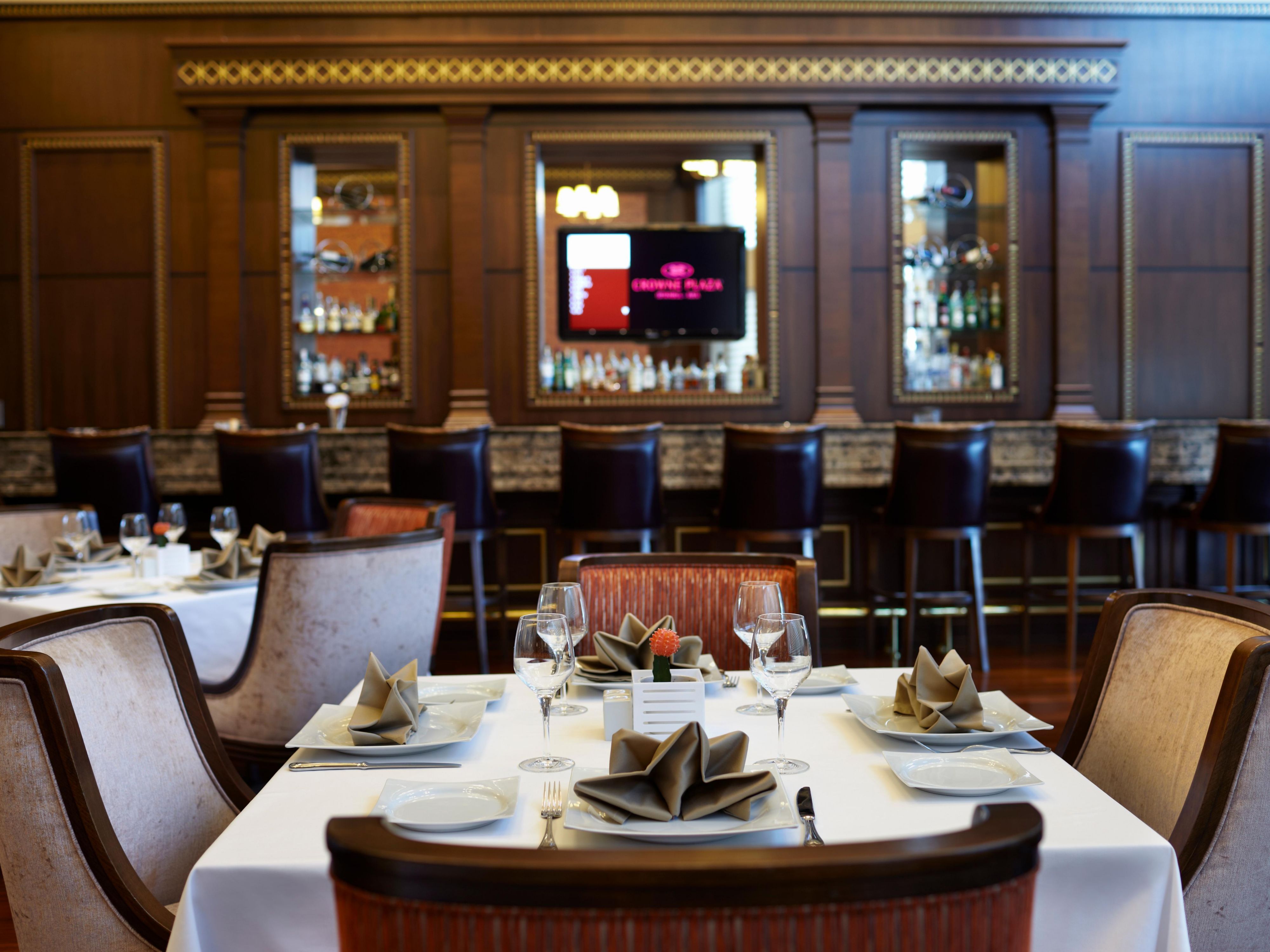 The exquisite tastes of world cuisine and the finesse of the Turkish cuisine come together on your table in an elegant and warm ambiance. Belvedere Restaurant & Bar takes its guests on an unforgettable gastronomic journey with unique cocktails accompanying delicious dishes. 