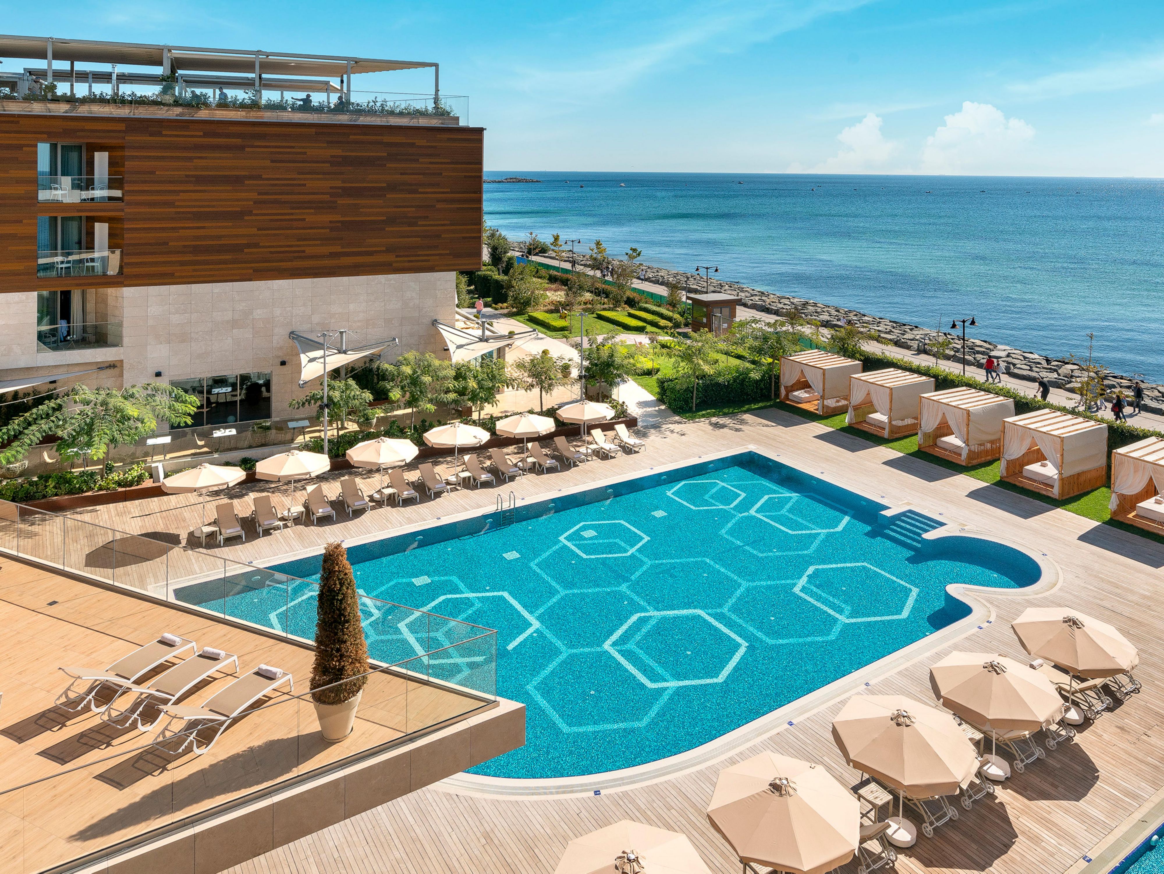 Our hotel is located on the seafront with an 11 km walking path. Indoor and outdoor pools and a Spa Center add pleasure to your stay. Club Lounge and Business Center offer all you need during your business trips. You can enjoy professional offers at our event centres in line with your requirements.