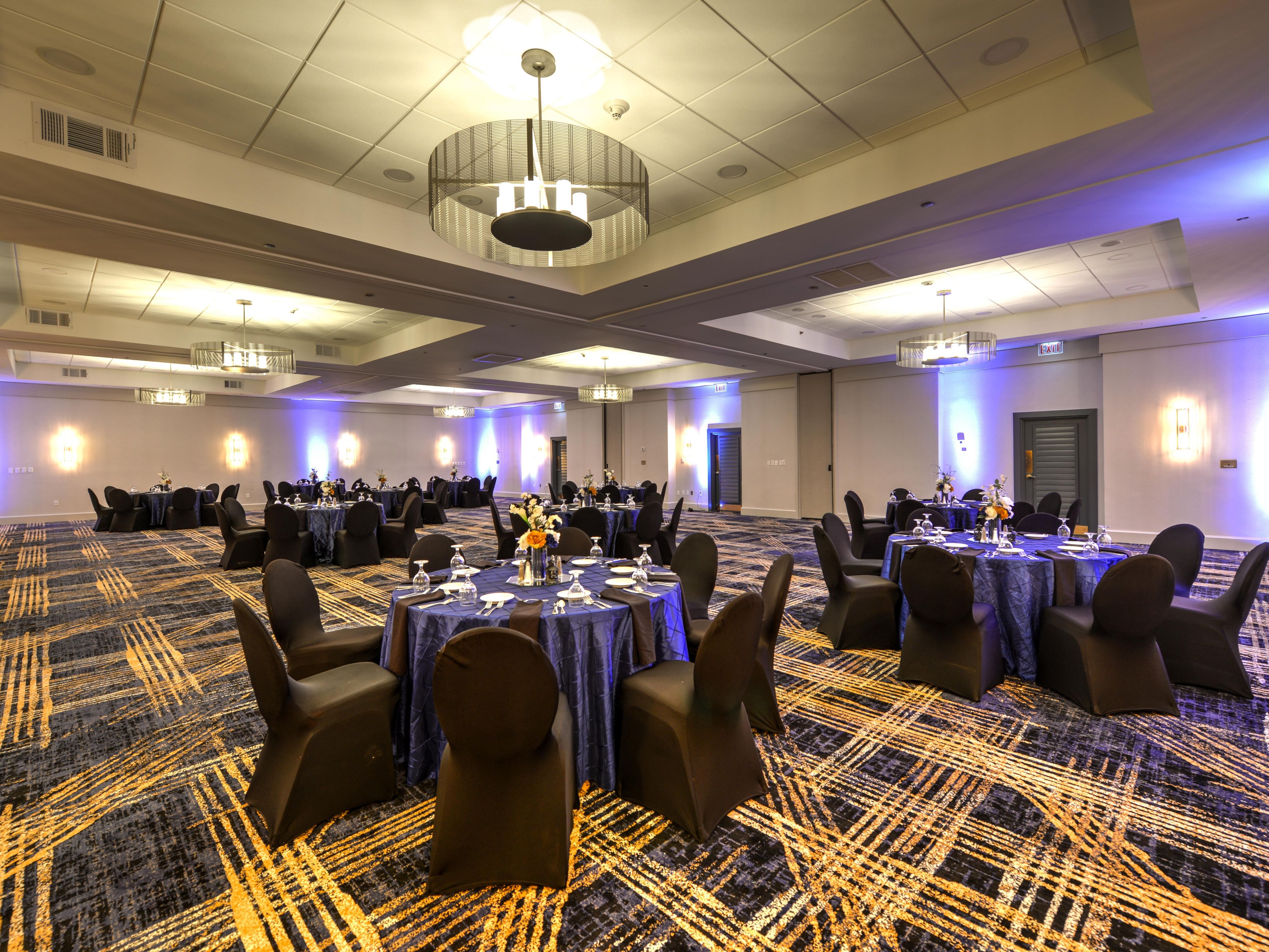 Unlike other hotels near Jacksonville Airport, we offer 10,000 sq ft of flexible meeting and event space across 13 rooms, including a Grand Ballroom for up to 300 guests. Our venues are perfect for meetings, conferences, weddings, and celebrations. With catering and expert planning, we ensure your event is exceptional!