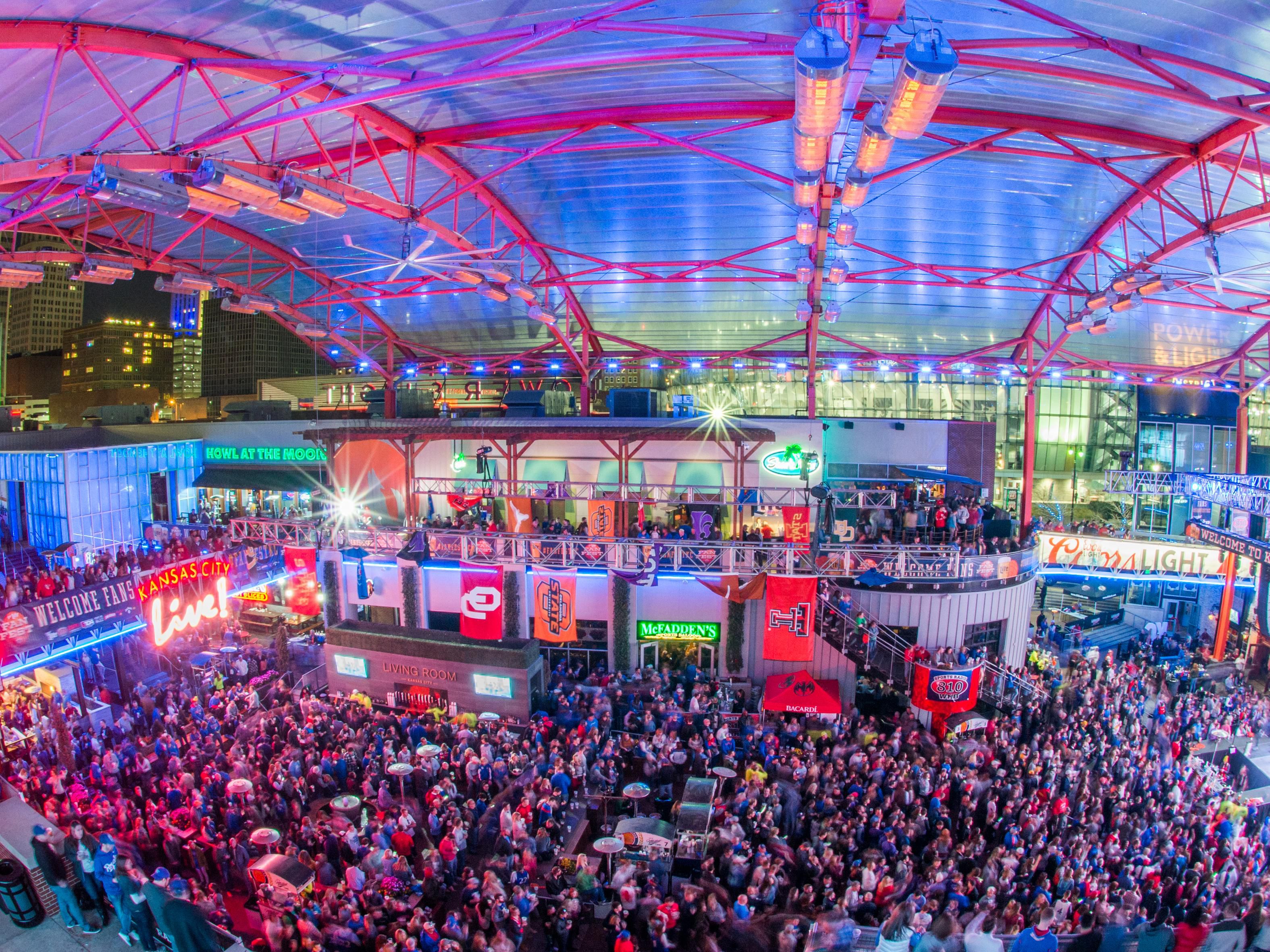 KC Live! is the Midwest’s premier entertainment destination. An entire city block with two levels of world-class restaurants, taverns and night spots, KC Live! is where Kansas City goes to play. KC Live! also features a full-concert stage where the country’s premiere musicians and bands perform every Thursday during the summer.