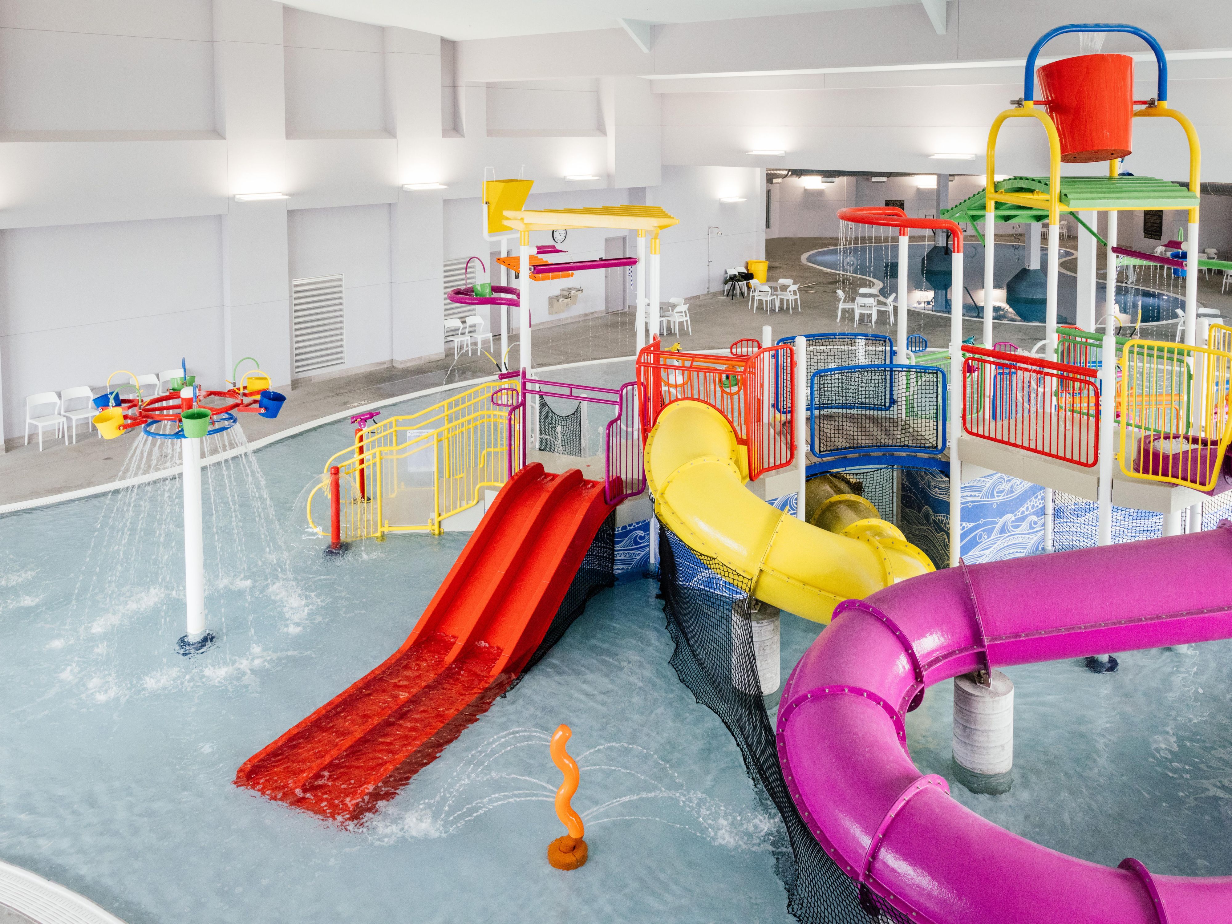 Your stay at our hotel will be fantastic thanks to the countless amenities we provide guests, including complimentary Wi-Fi, an onsite Starbucks, and a gift shop. After a business meeting or sightseeing, relax in your comfortable guest room, unwind at our Fitness Center and indoor waterpark, or indulge in a delicious meal at our bar and restaurant.