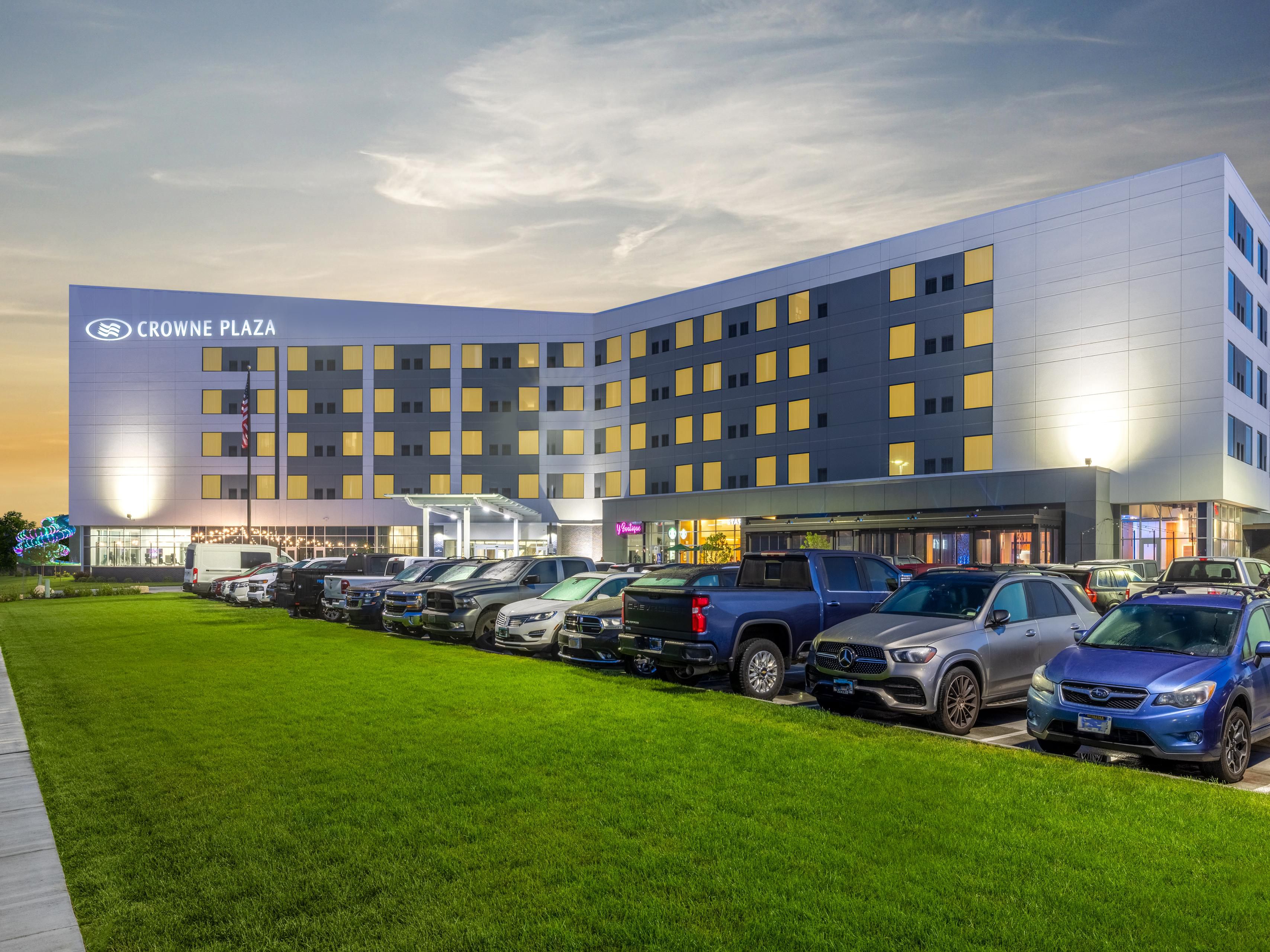 Our hotel provides guests with a free airport shuttle to and from Kearney Regional Airport. 