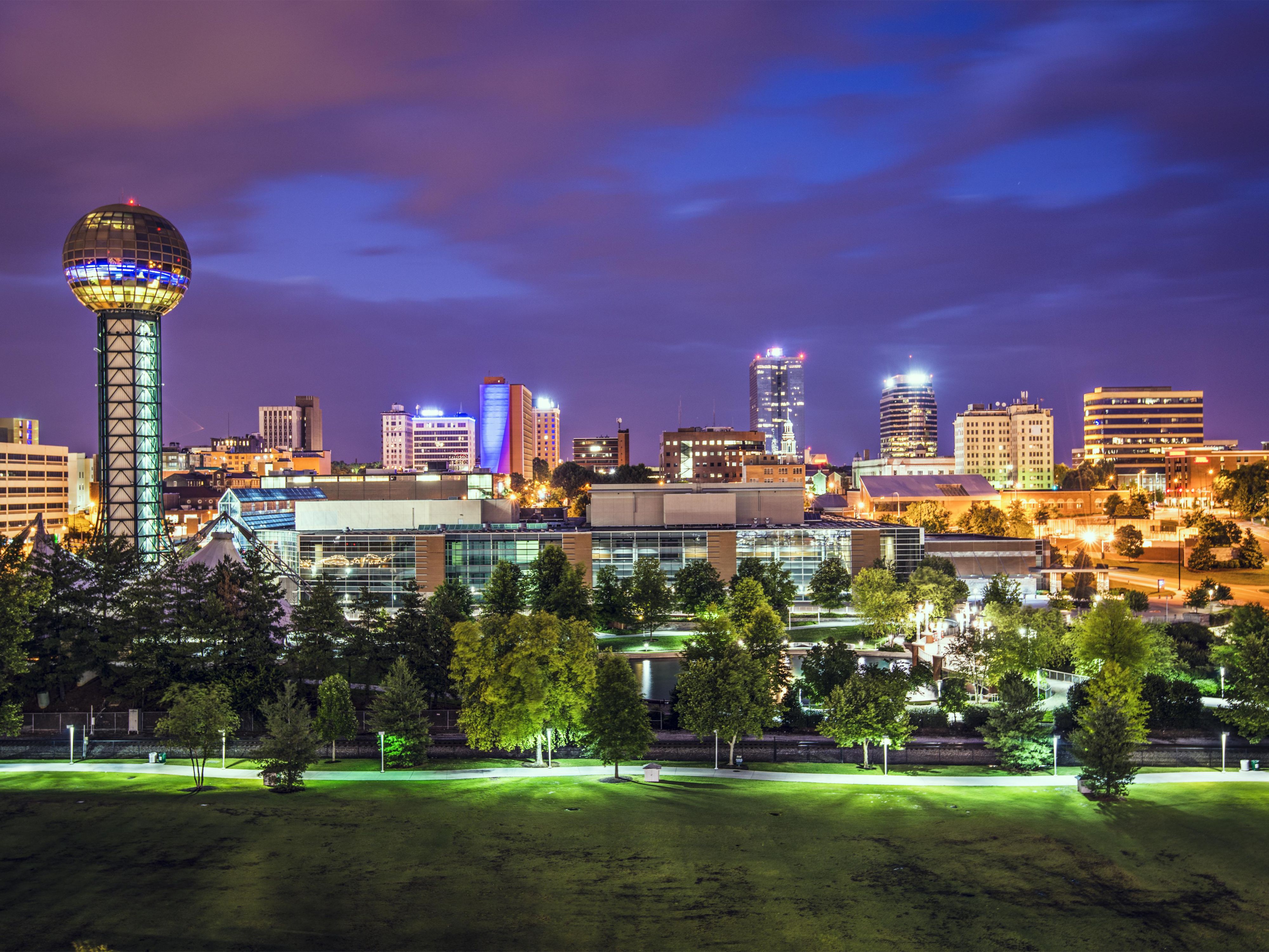 Located one mile from the University of Tennessee Knoxville campus and Neyland Stadium, our prime location offers easy access to top attractions. Plus, our proximity to hospitals and university medical buildings makes us an ideal stay for those receiving medical treatments, including veterinary hospitals for your furry family members. 