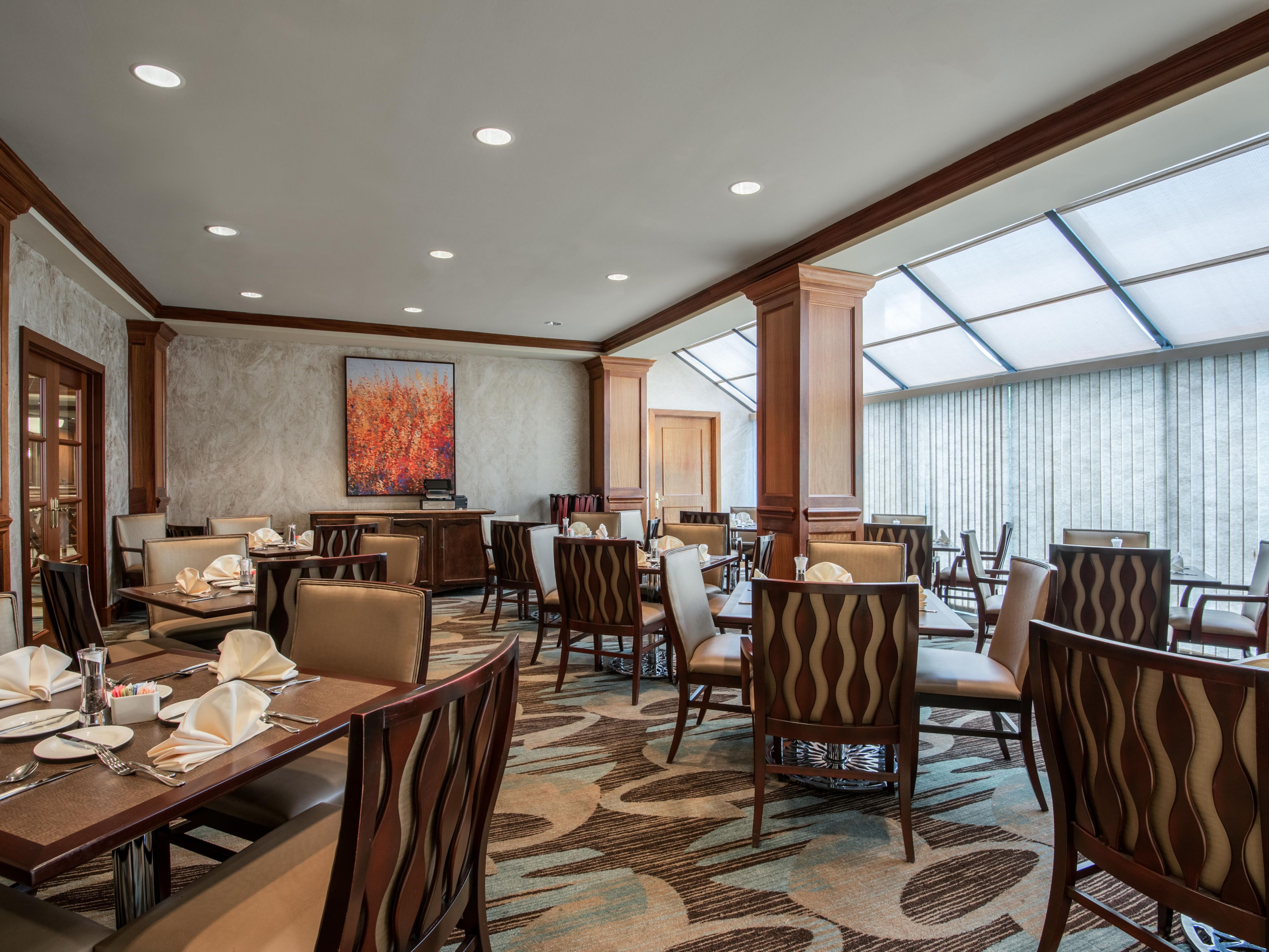 Mahogany's Restaurant and The Library provide a taste of traditional American cuisine, refreshing brews, and expertly crafted cocktails. Whether you’re fueling your day with a hearty breakfast buffet at Mahogany's or unwinding with colleagues over drinks at The Library, we offer the perfect dining experience for every occasion.