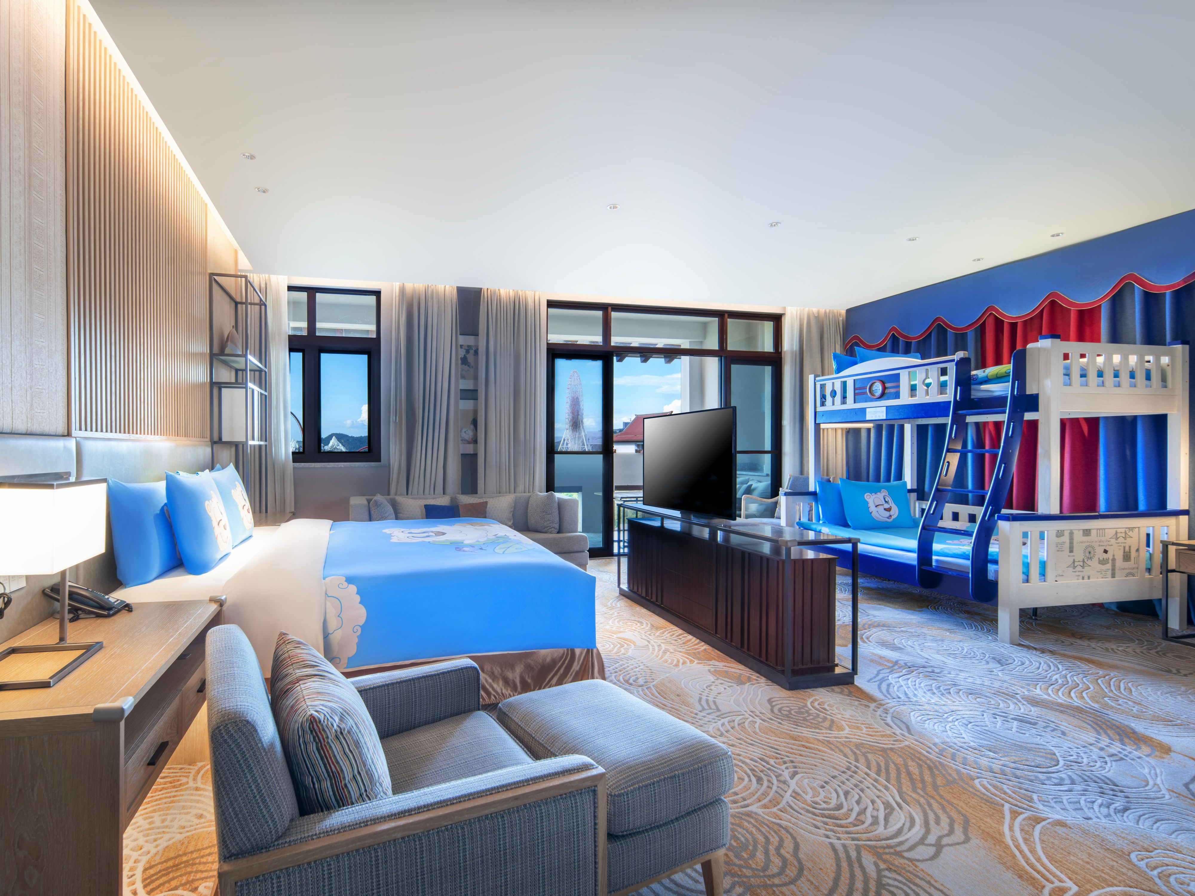 In addition to being equipped with a children's playground as a parent-child supporting facility, the hotel also has multiple parent-child themed guest rooms to meet the family's vacation needs.