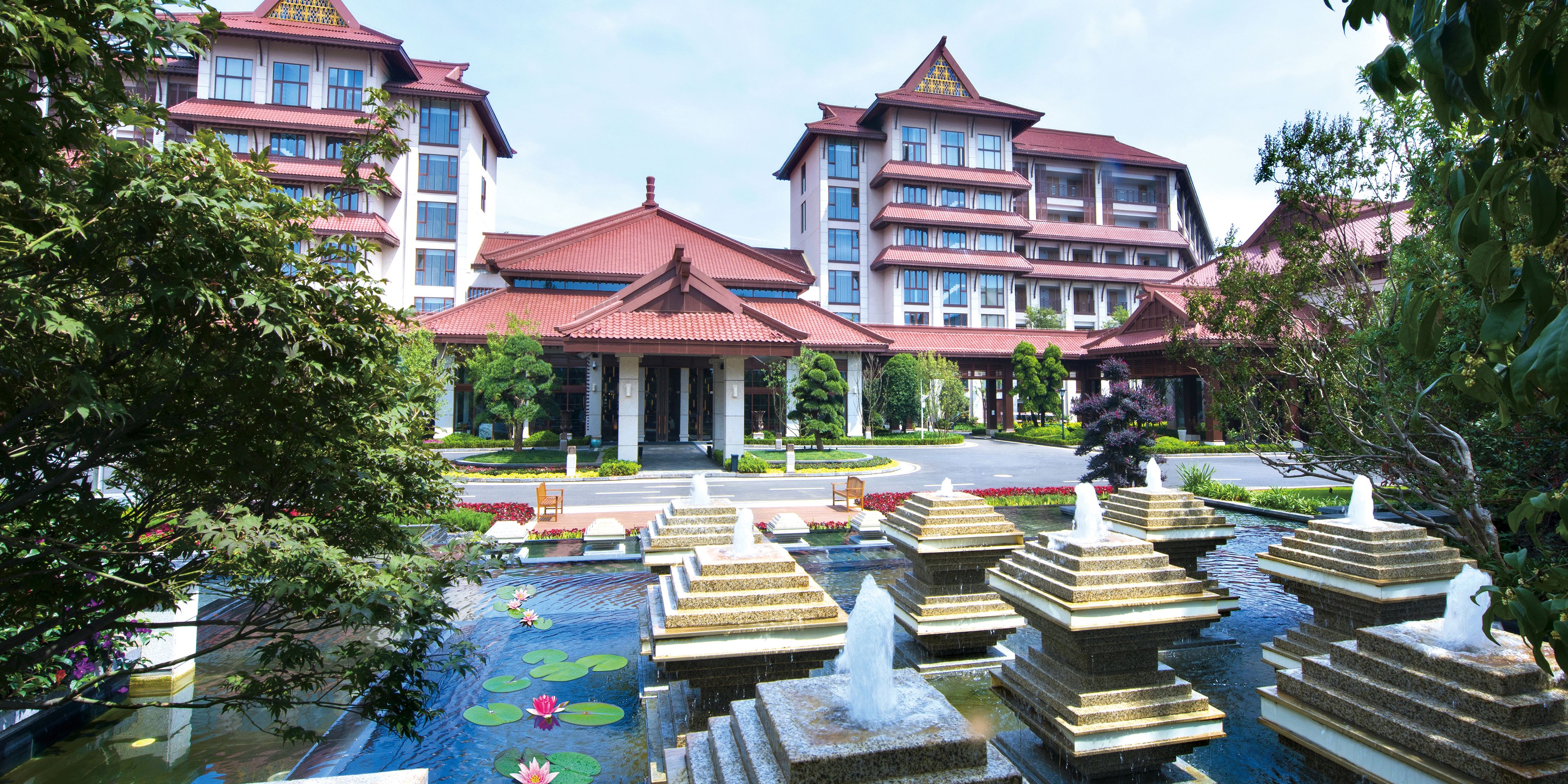 $hotelInfo.mediaDetails.welcomePhotos.primaryPhoto.caption}