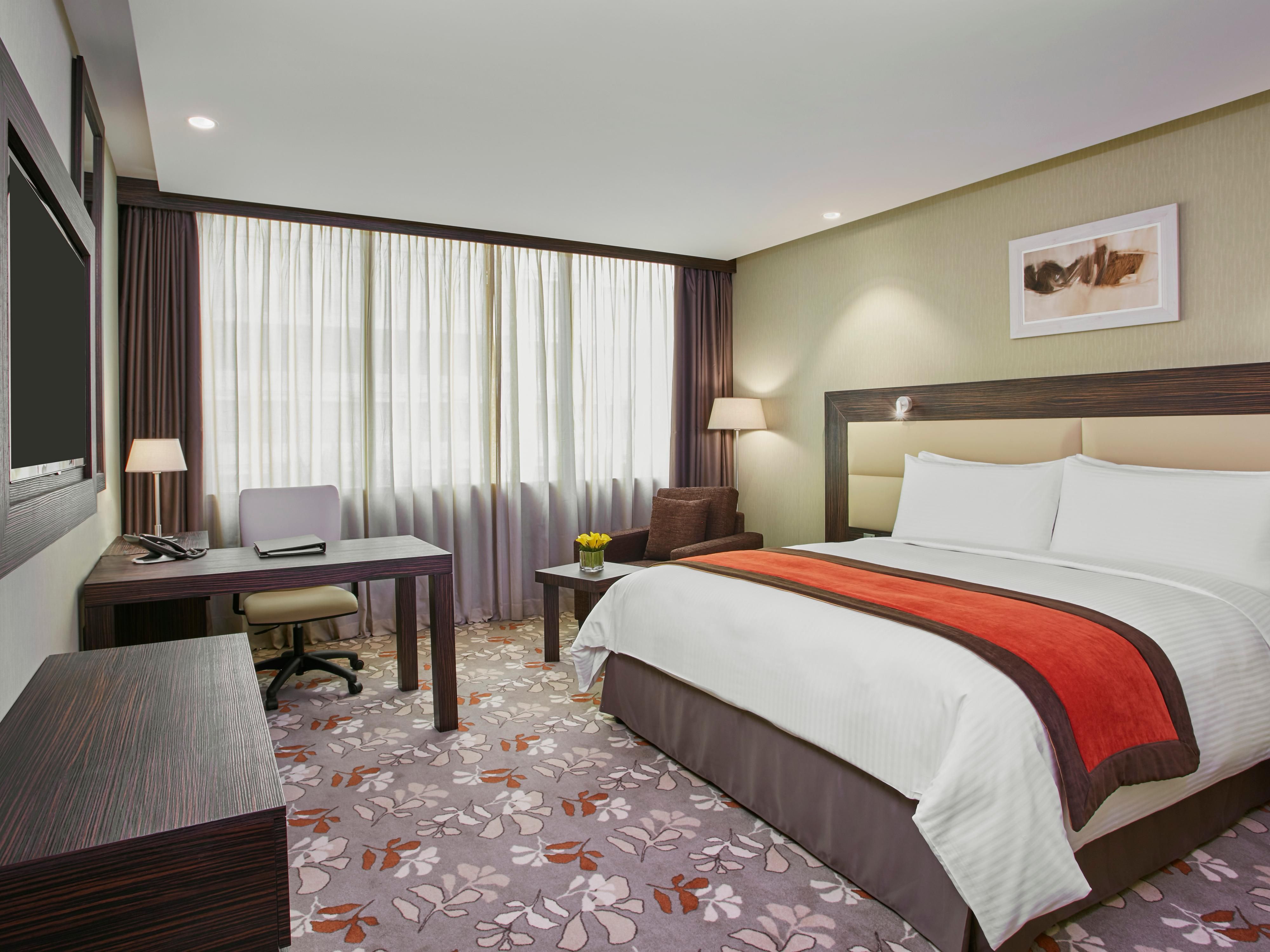 Crowne Plaza Kuwait Al Thuraya Suite Bedroom