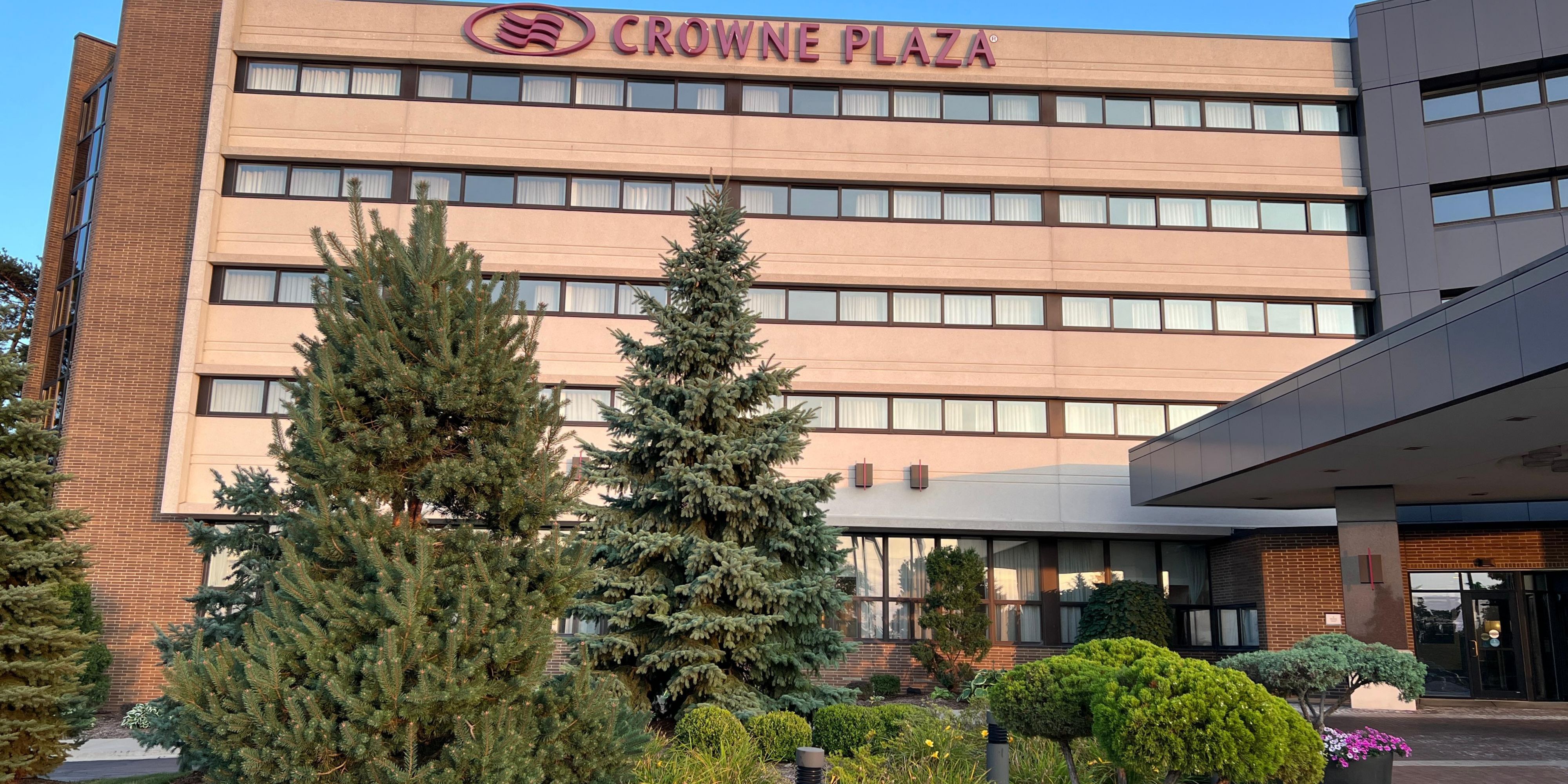 $hotelInfo.mediaDetails.welcomePhotos.primaryPhoto.caption}