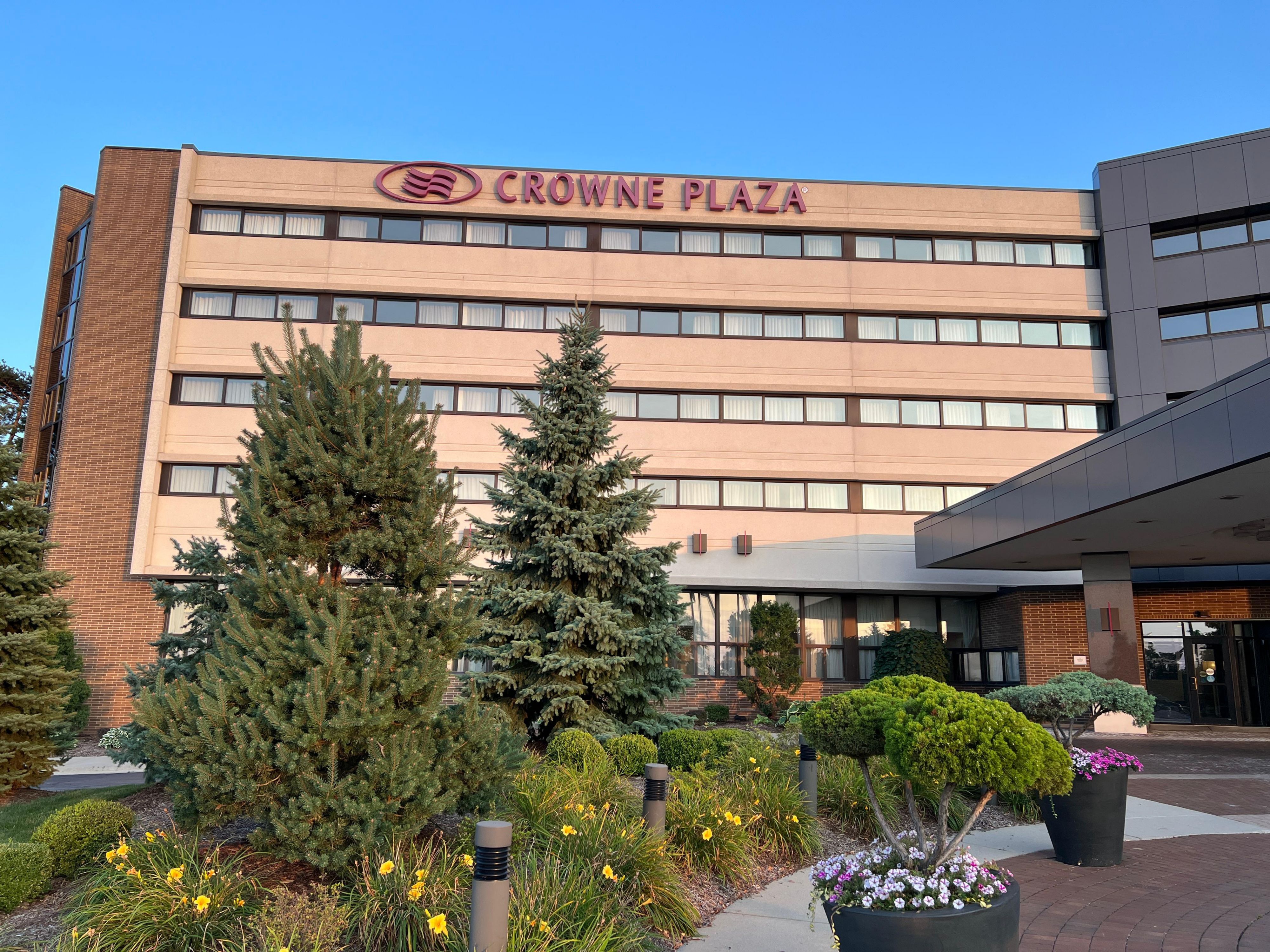 Welcome to the Crowne Plaza Lansing!