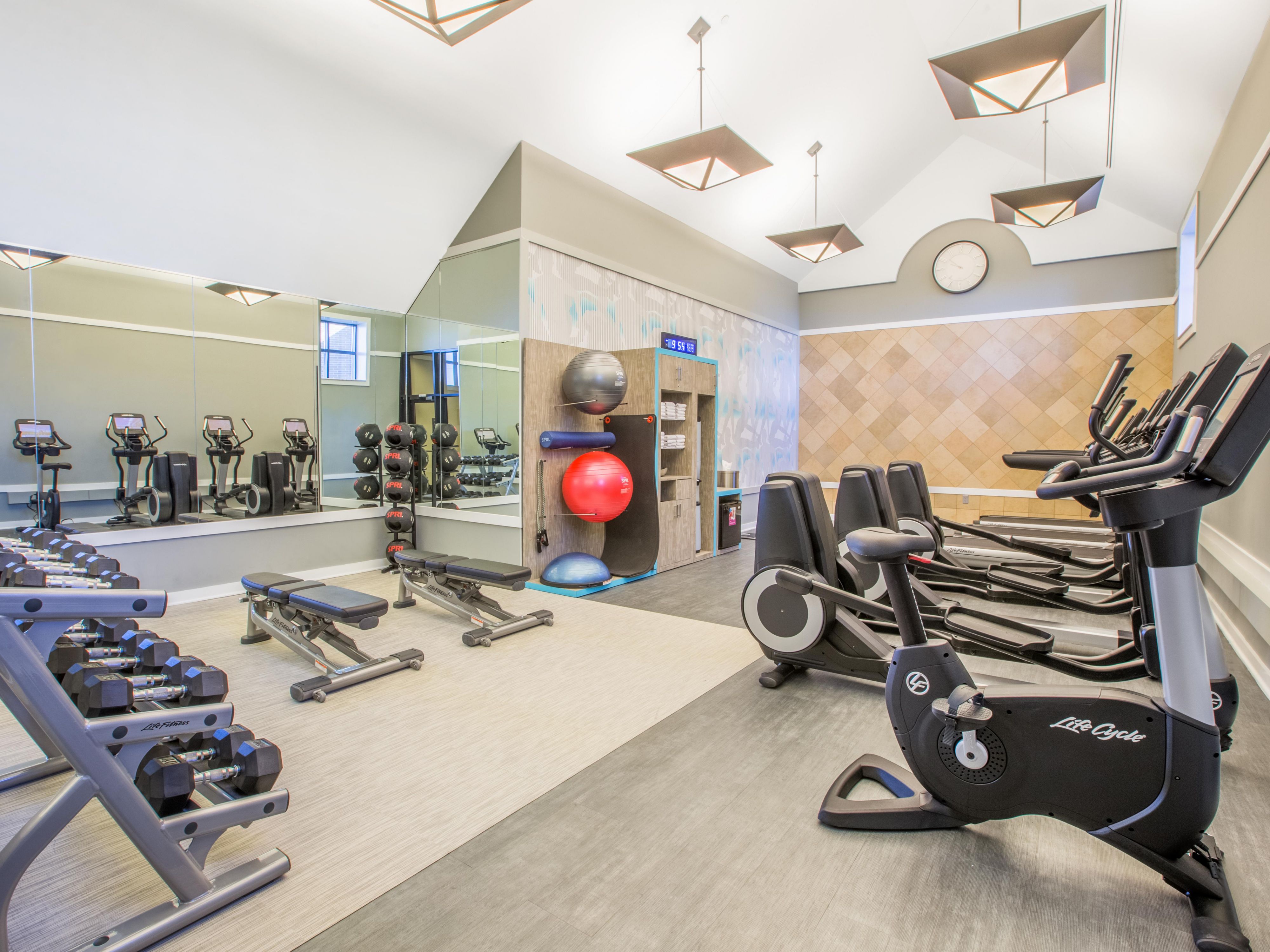 Make a splash in our heated indoor pool or challenge yourself in our well-equipped fitness center, open from 5:00 AM to 11:00 PM. Enjoy a relaxing soak in our ADA-accessible hot tub or engage in a friendly game of basketball on our indoor sport court. Rain or shine, we've got your fitness and fun covered.