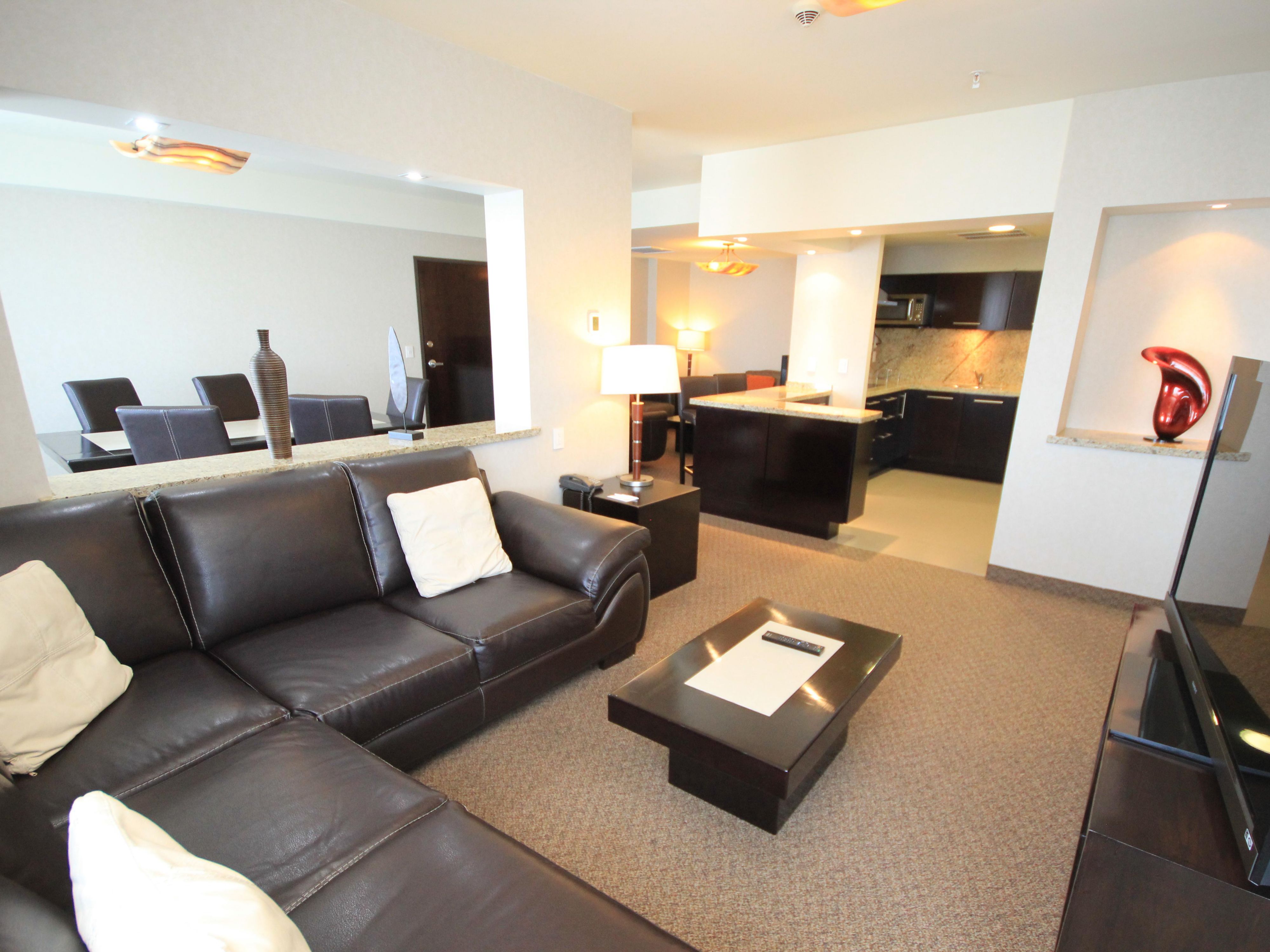 Enjoy luxury and comfort on a special date with your partner at Crowne Plaza.