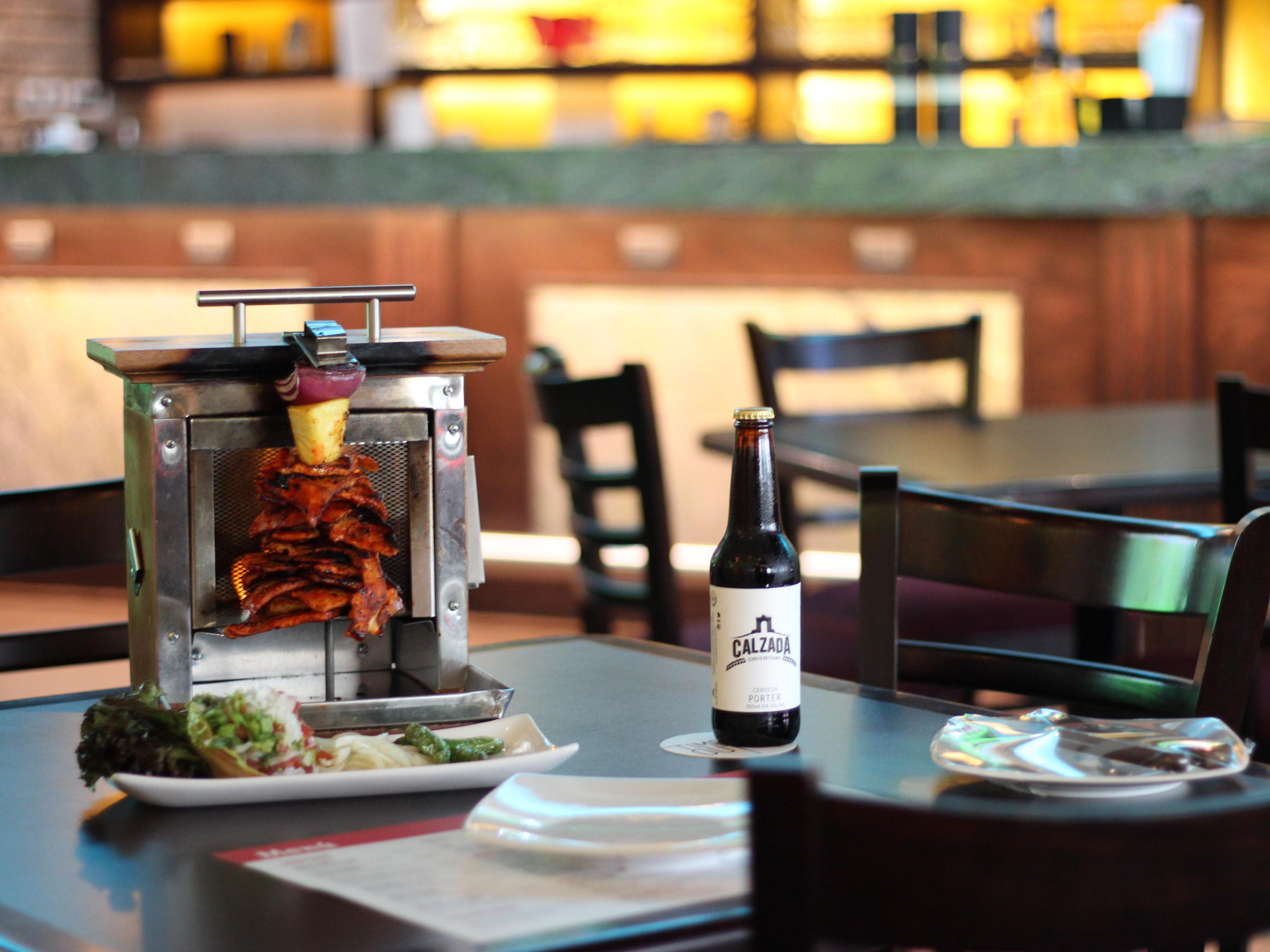 Draft beer and house wine 2x1. In addition to 10% off in food in bar and restaurant for our guests.