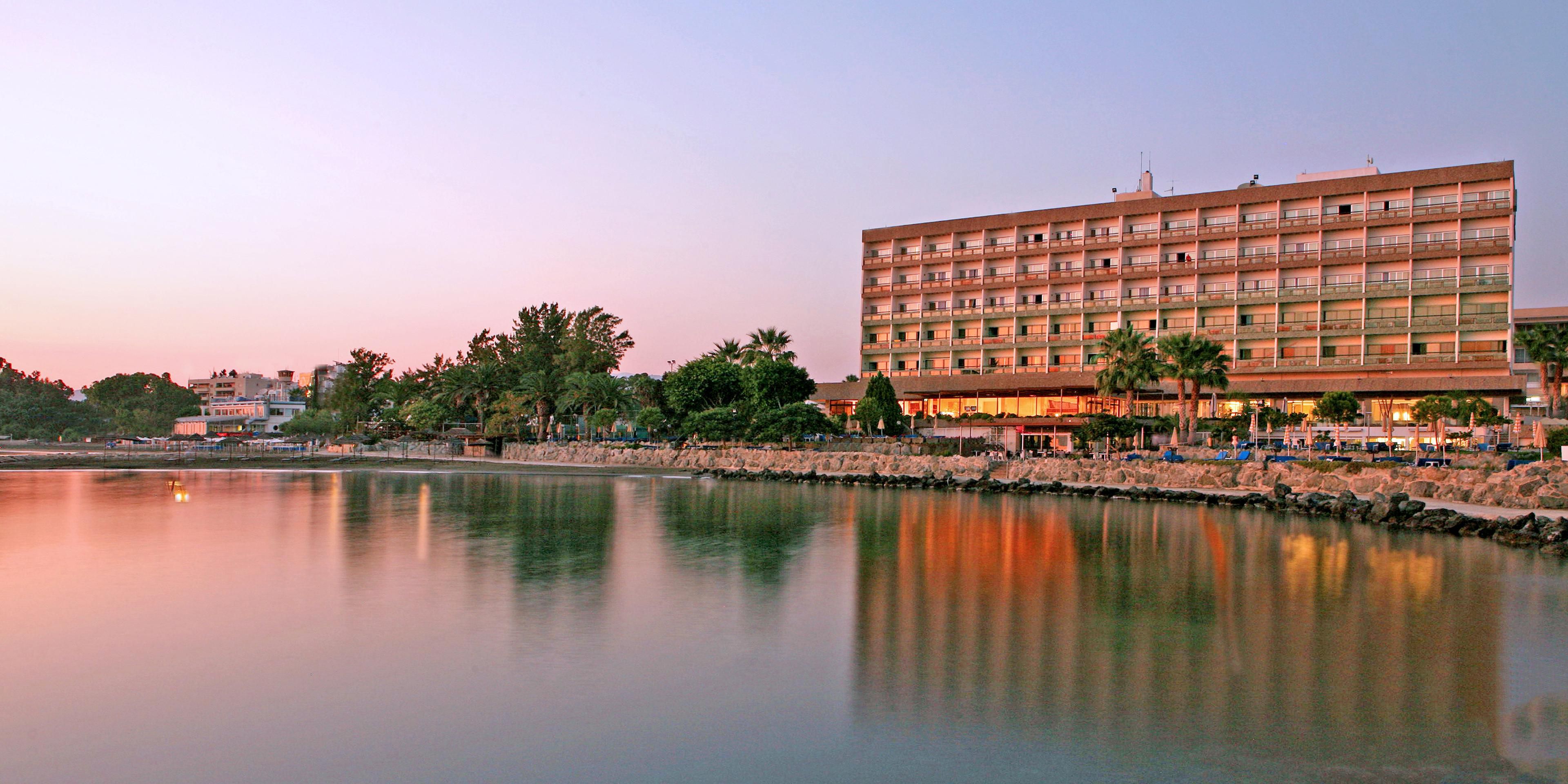 $hotelInfo.mediaDetails.welcomePhotos.primaryPhoto.caption}