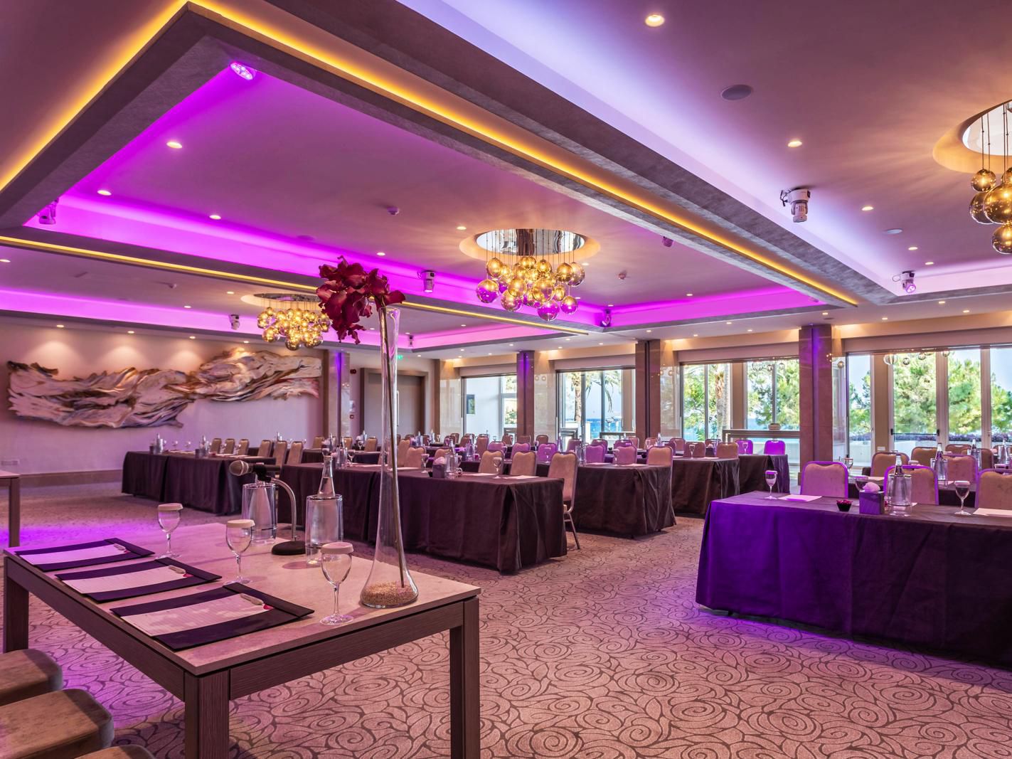 Step into 430sqm of renovated, sea view event space. The Ballroom can be rented as one venue or split into two smaller venues with indoor and outdoor break-out areas, and catering available by the sea. Smaller meeting rooms for 10 - 30 delegates are also available. Our kitchen team can cater to your needs from buffets, to finger food & set menus.