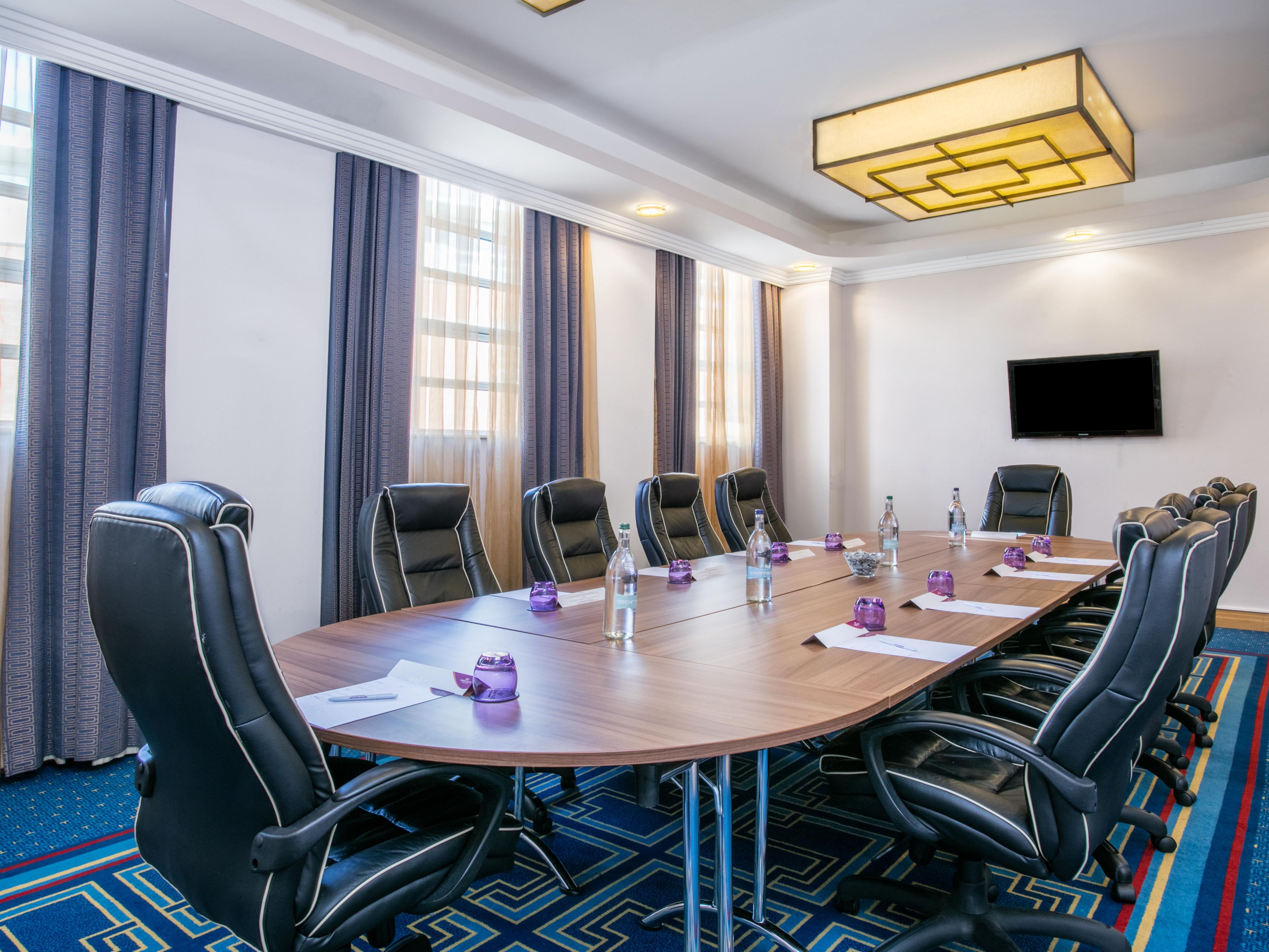 We have a range of meeting rooms available to suit any corporate requirement. So, if you're looking for a productive meeting space in Liverpool for interviews, larger presentations or conferences, our hotel meeting facilities have it all. 