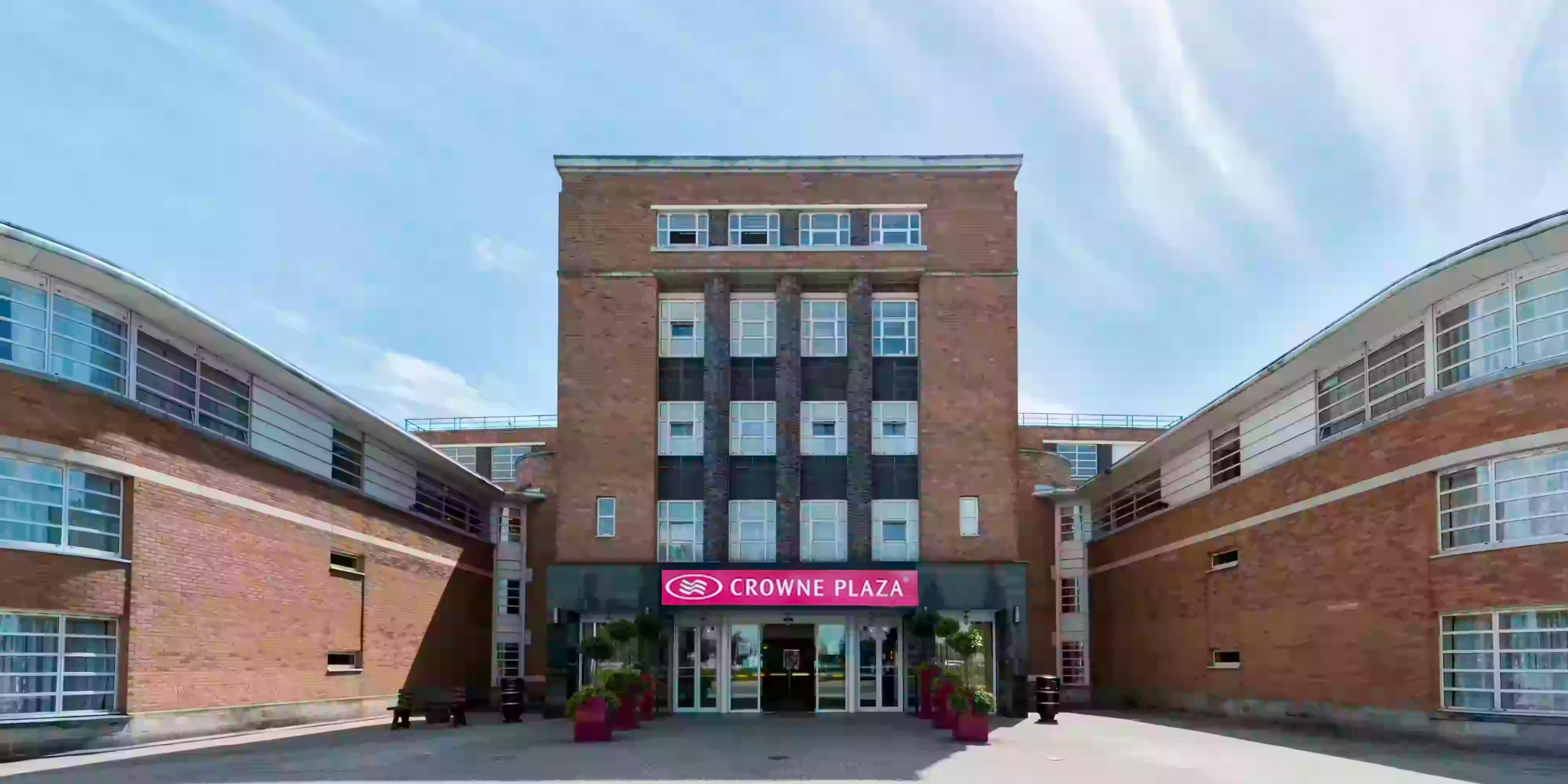 $hotelInfo.mediaDetails.welcomePhotos.primaryPhoto.caption}