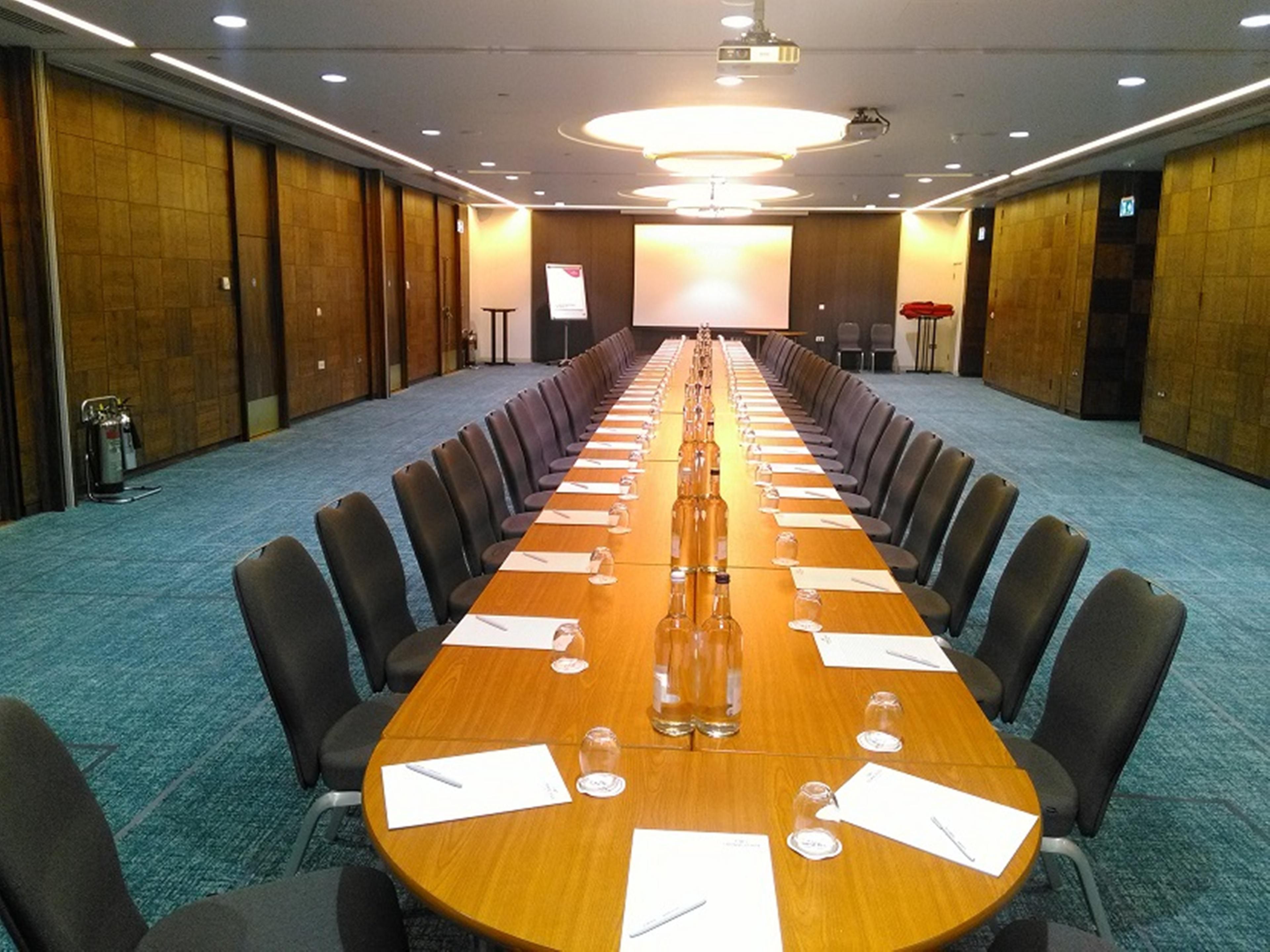 Host your business meetings, social gatherings, receptions, exhibitions, and dinner parties in our event spaces in King’s Cross London. Our seven venues feature audiovisual gear and catering services with local and global cuisine. Our meeting rooms, including the Bloomsbury Suite, offer flexible layouts and can accommodate up to 250 guests.