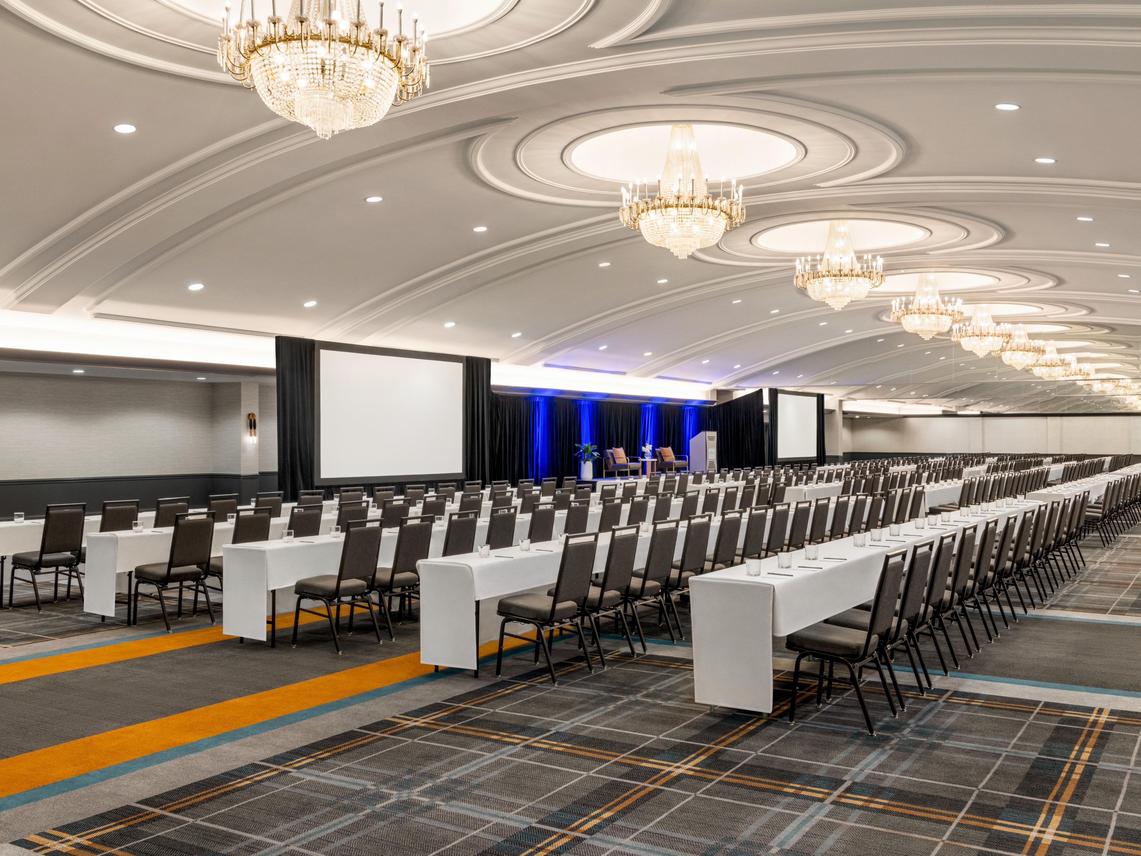 Host successful events in our 50,000 sq. ft. of flexible meeting space. From elegant ballrooms to  executive boardrooms, our venues feature modern technology and expert planning services. Our dedicated team ensures flawless execution, whether for corporate meetings, social events, or weddings.