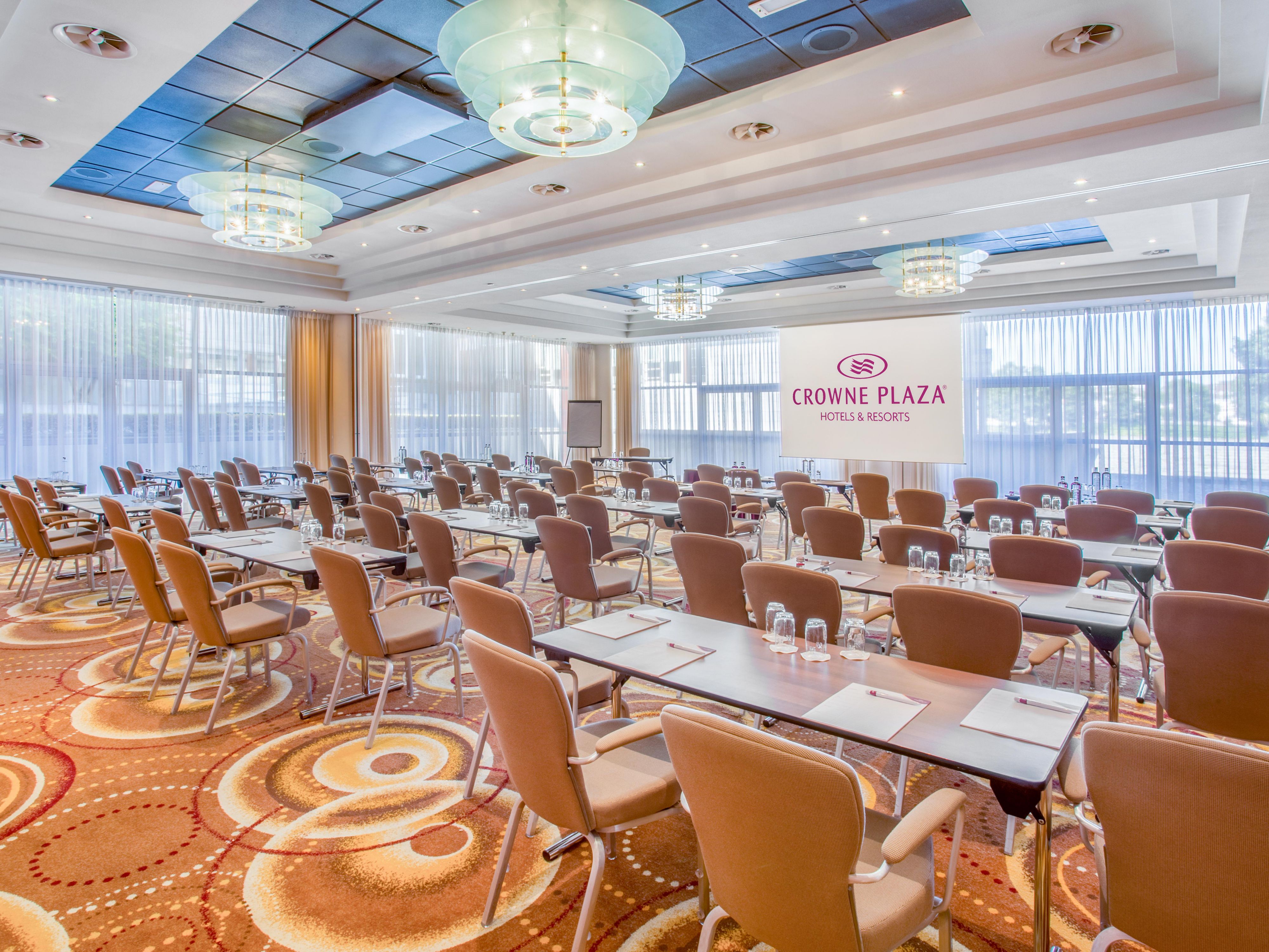 Crowne Plaza Maastricht offers a selection of versatile meeting rooms, perfect for any occasion. Our modern facilities include several fully equipped rooms that can accommodate both small and large groups. Whether you're hosting a business meeting, conference, or special event, our dedicated team is here to ensure everything runs smoothly. 