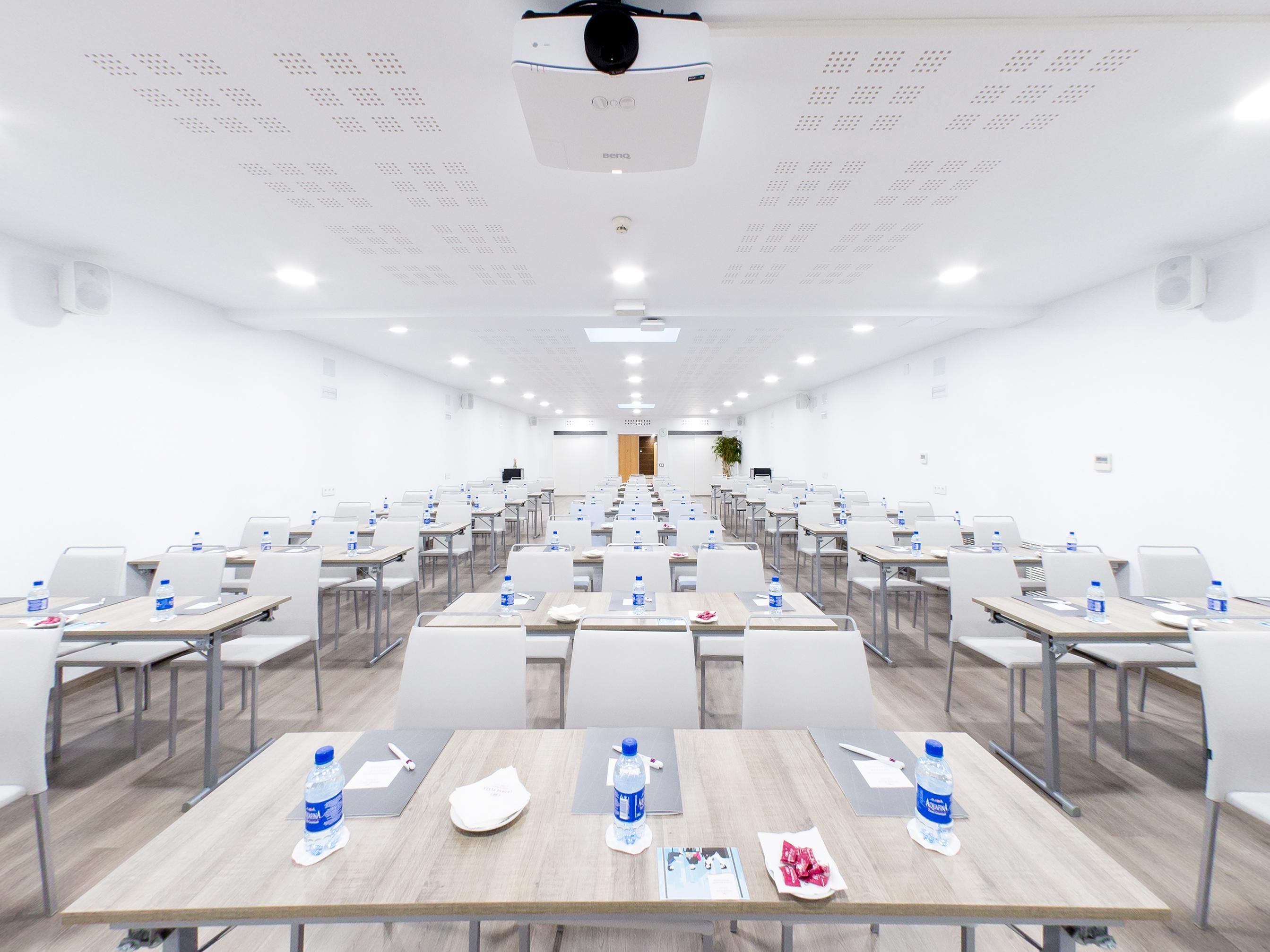 We understand that now more than ever, life needs adaptability. Meet With Confidence allows you to confidently book your future groups, meetings or events with flexibility and discounts.