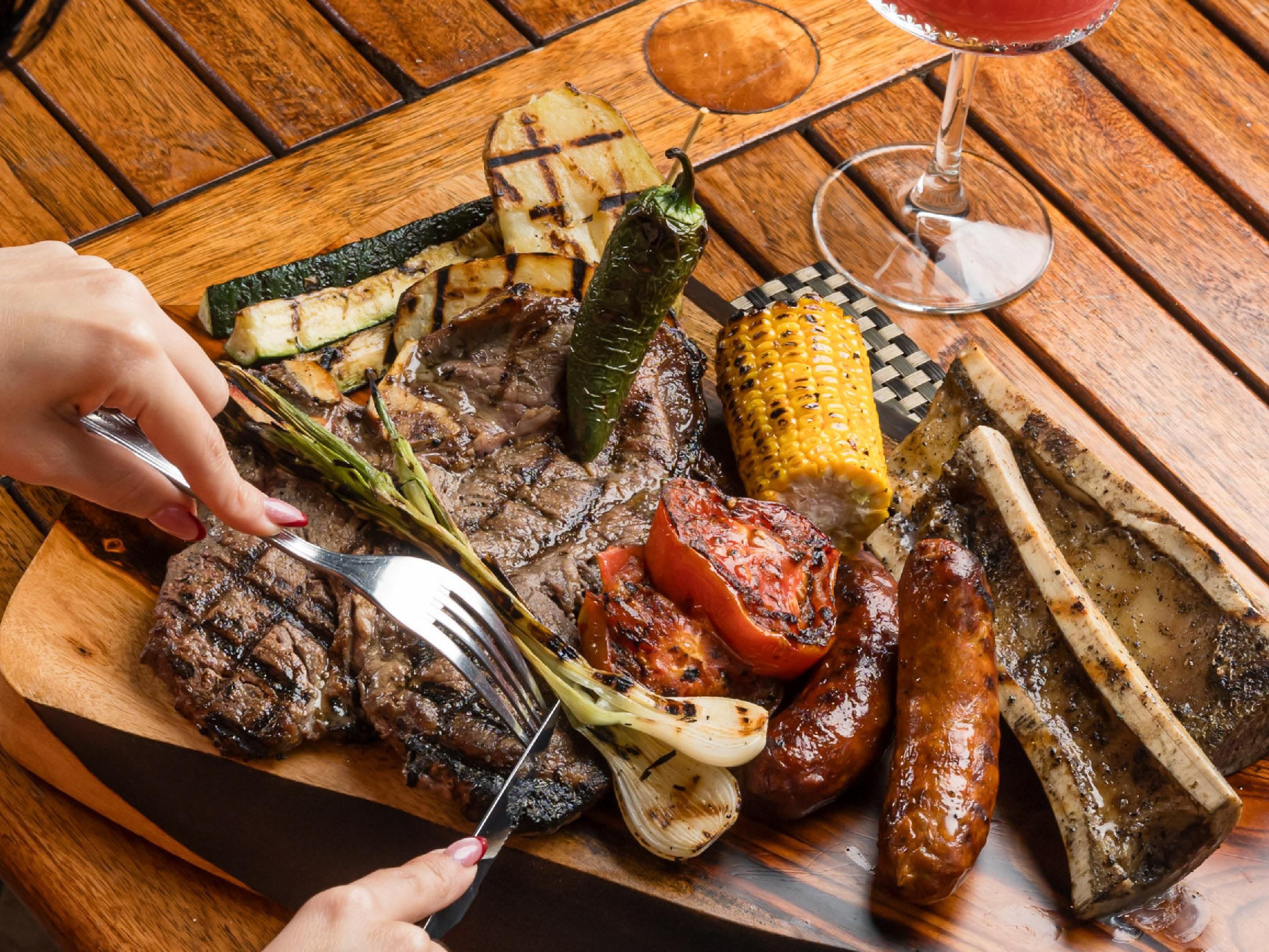 Weekends feel different at Crowne Plaza Managua. Join us on Saturdays and Sundays from 10AM to 6PM for our grill specials. A flavorful moment to share and enjoy together.