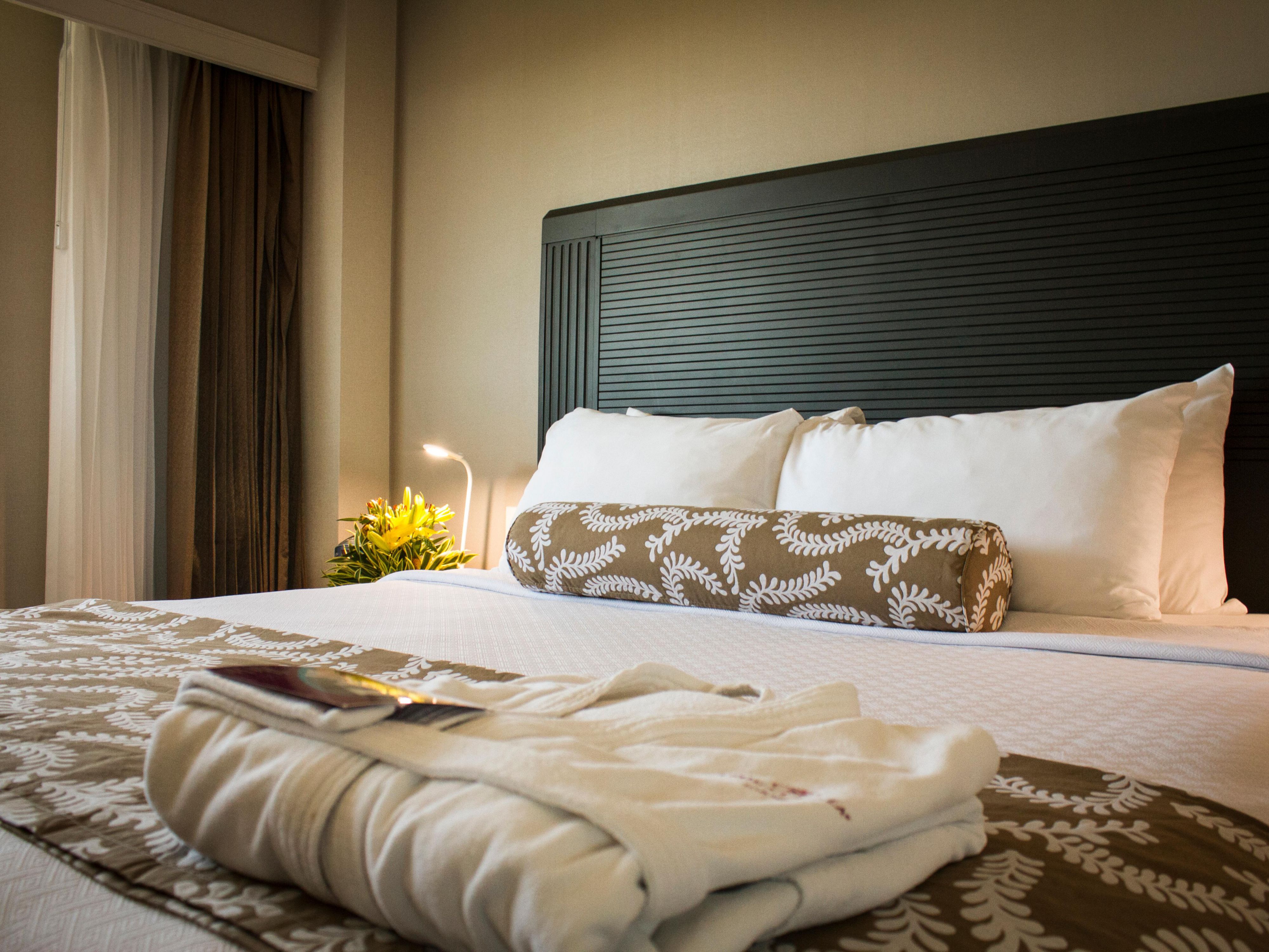 This membership includes gym access, pool use for the members plus up to three guests, a 10% discount on food and beverages, and one night in a standard room for two adults with breakfast included during your birthday month. Restrictions apply, and the rate is valid only for nationals and residents.