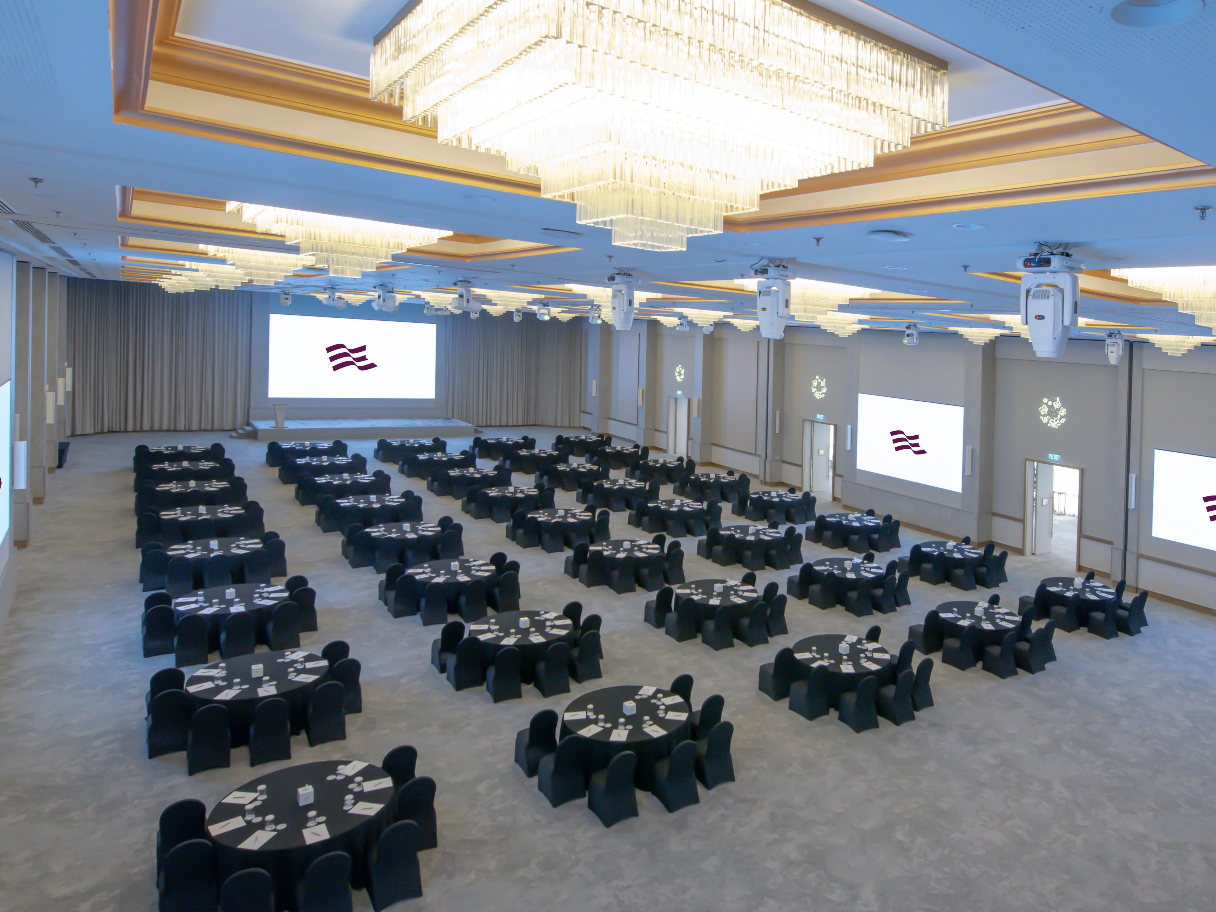 Bahrain Conference Centre, is a leading venue for conferences
and exhibitions, catering to more than 2000 delegates.
Supporting the 1,200 square meters of primary conference and
banqueting area, is a further 8 individually appointed meeting
rooms, a VIP lounge and a large lobby and pre-function area.
