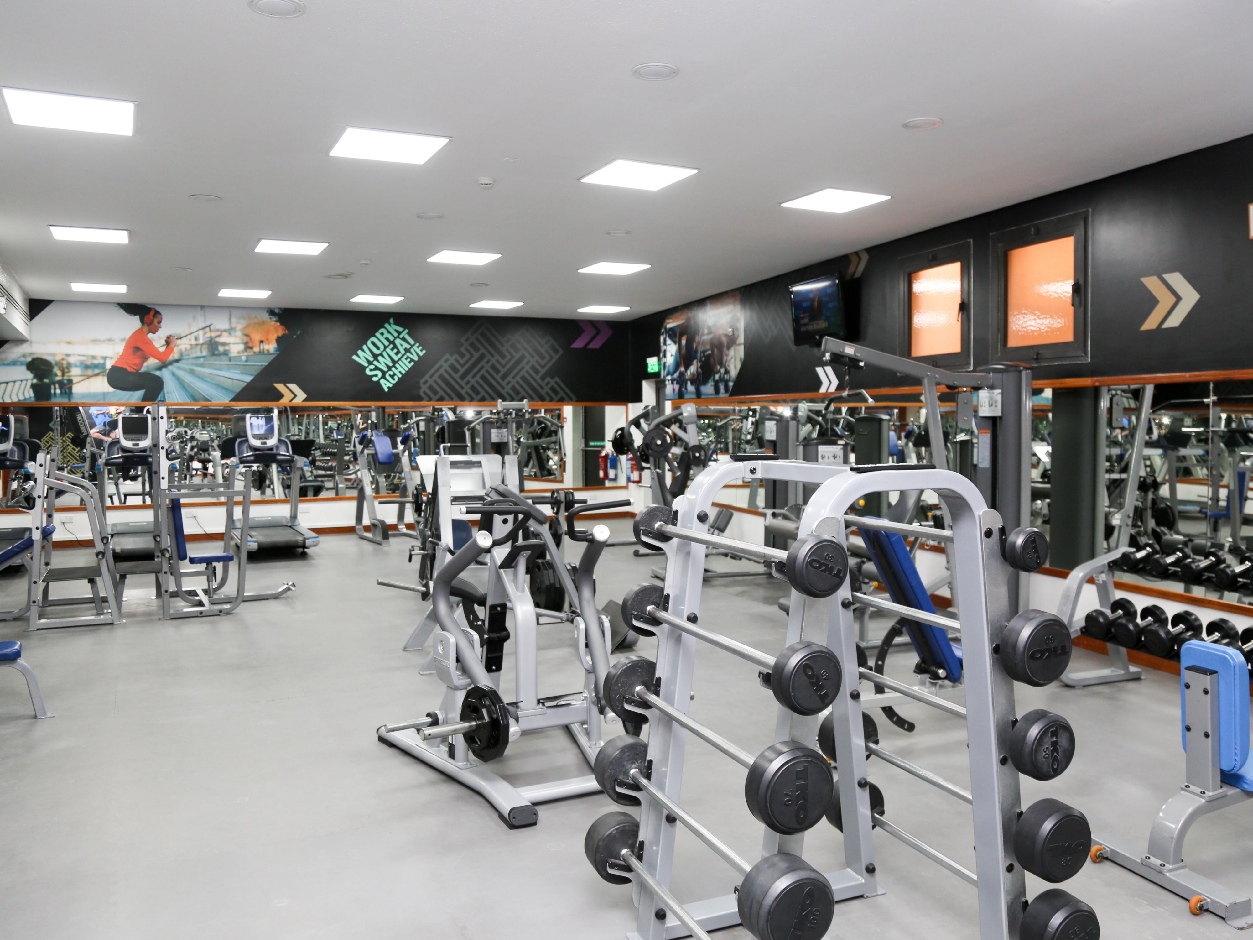 Our health club offers a complete experience - gym, spa and swimming pool in one. Not your standard hotel gym, Bfit offers amazing facilities such as indoor and outdoor swimming pools, basketball and tennis courts, a fully equipped gym, in addition to excellent fitness classes.