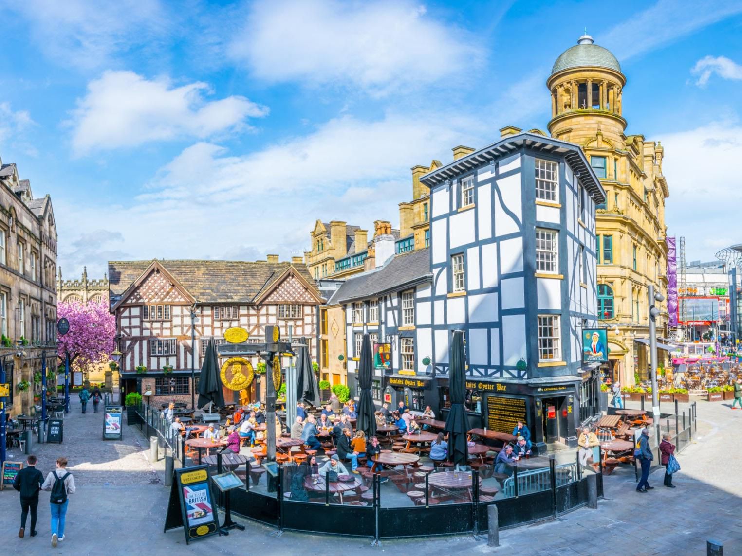 From Castlefield’s red-brick canals to the neo-Gothic John Rylands Library, culture is close. Catch a play at the Royal Exchange, explore galleries, or dine around the Northern Quarter. Shop at the Arndale Centre, then head to Heaton Park for green space. With our Manchester City Centre base, you can fit more into every day.