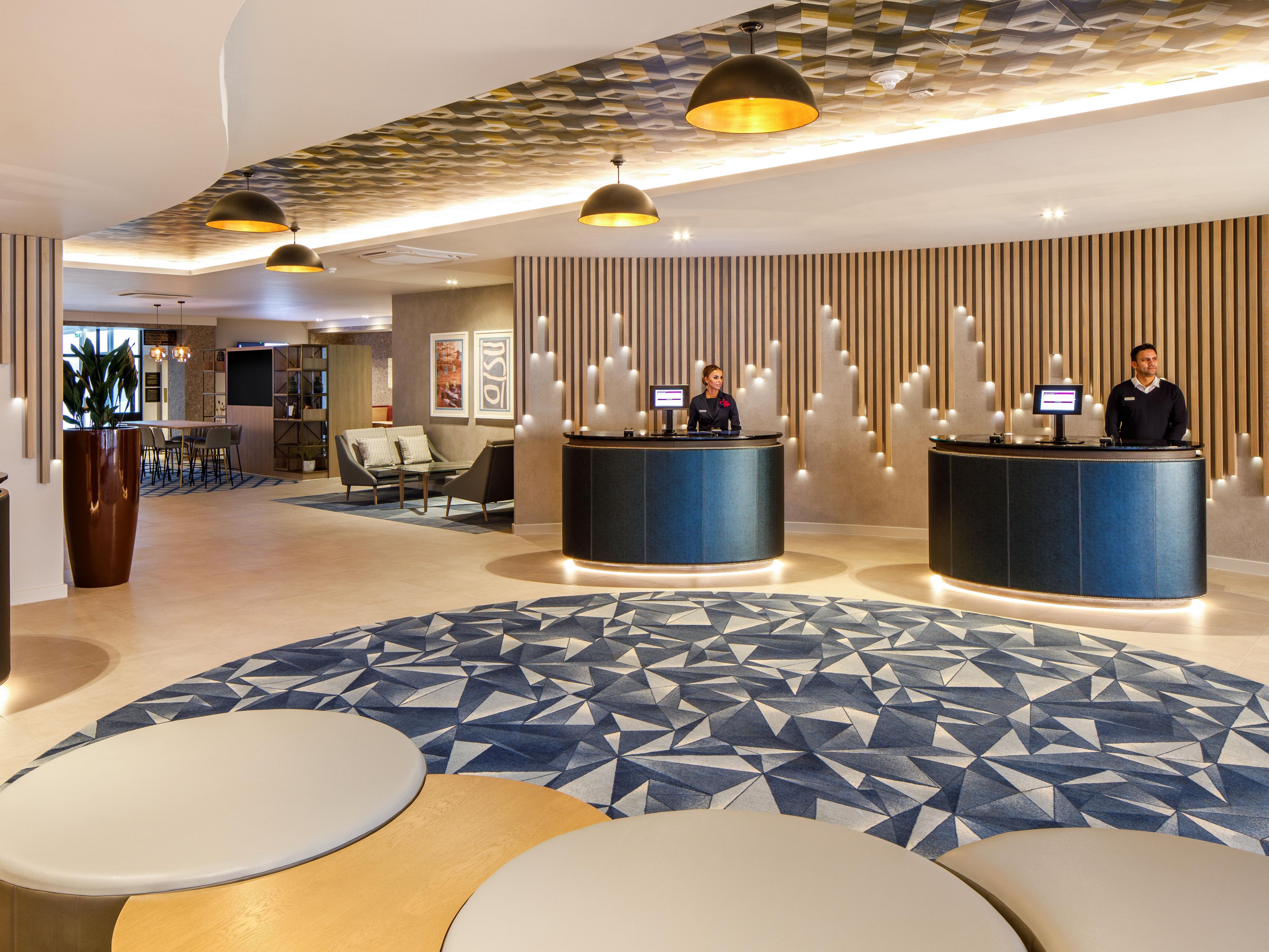 Our 360° virtual tour offers an immersive look at our stylish rooms, exceptional dining, and modern club lounge. Whether you're planning a business trip, a vacation, or a romantic getaway, experience the inviting atmosphere and modern amenities of our newly renovated hotel before you even arrive.