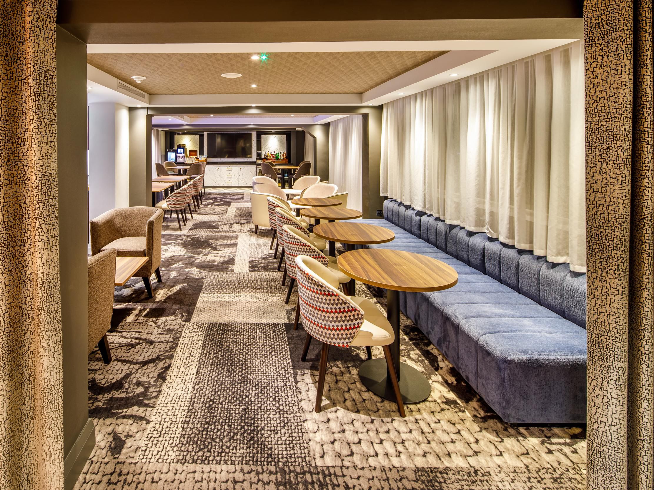 Book one of our Club Rooms and unlock access to our sophisticated Club Lounge. Start your day with a complimentary continental breakfast, and savour a variety of teas, coffees, and soft drinks throughout the day. In the evening, indulge in a selection of gourmet canapés paired with premium beers, wines, and spirits, all included with your stay.