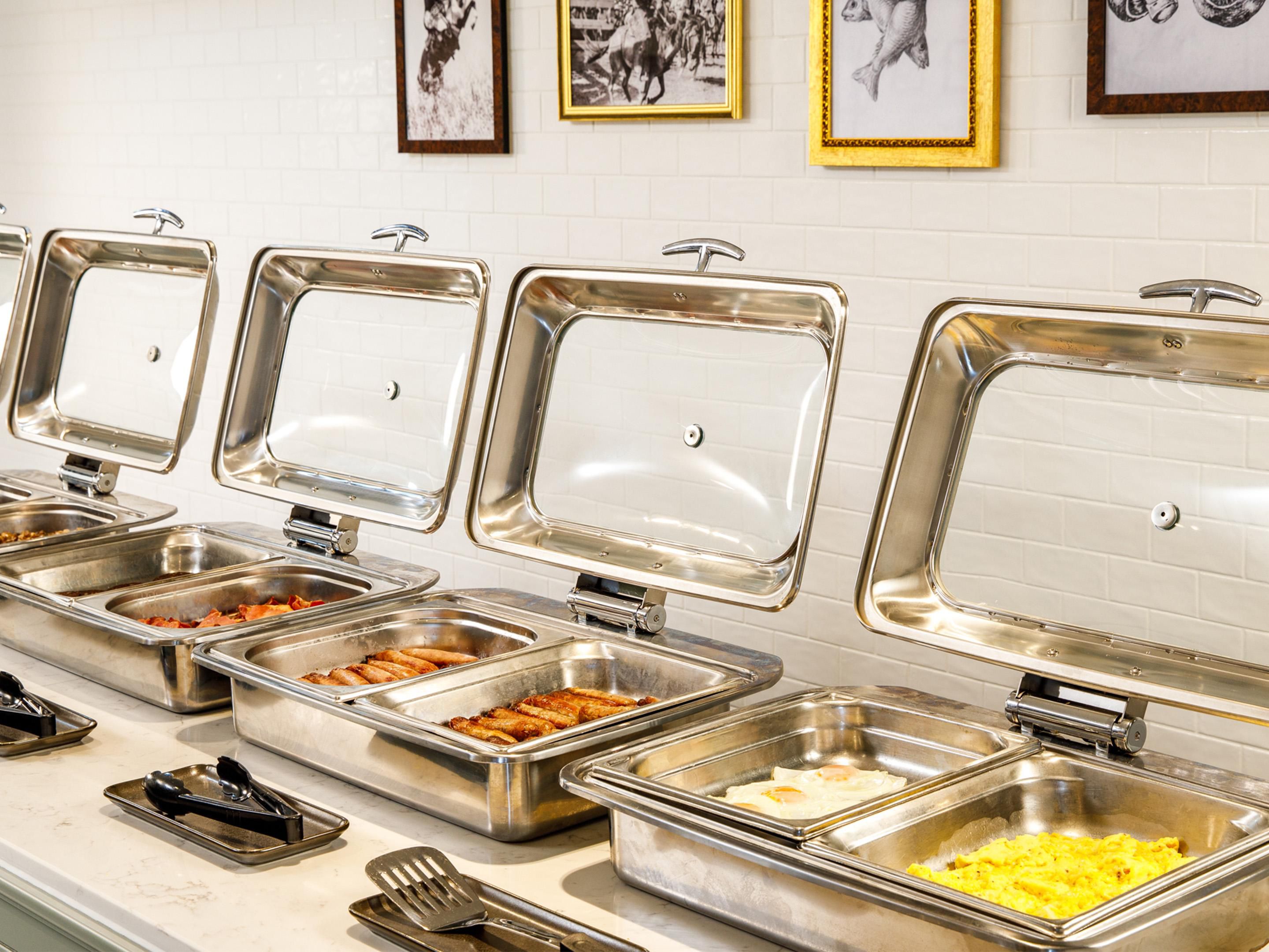 The Grill offers a laid-back atmosphere with delicious, casual meals perfect for any appetite. For a more adventurous palate, Sampan’s Restaurant presents an exquisite selection of Pan-Asian dishes that transport you to the Far East with each bite. After a day of exploring or conducting business, unwind with a refreshing drink at our onsite bar.