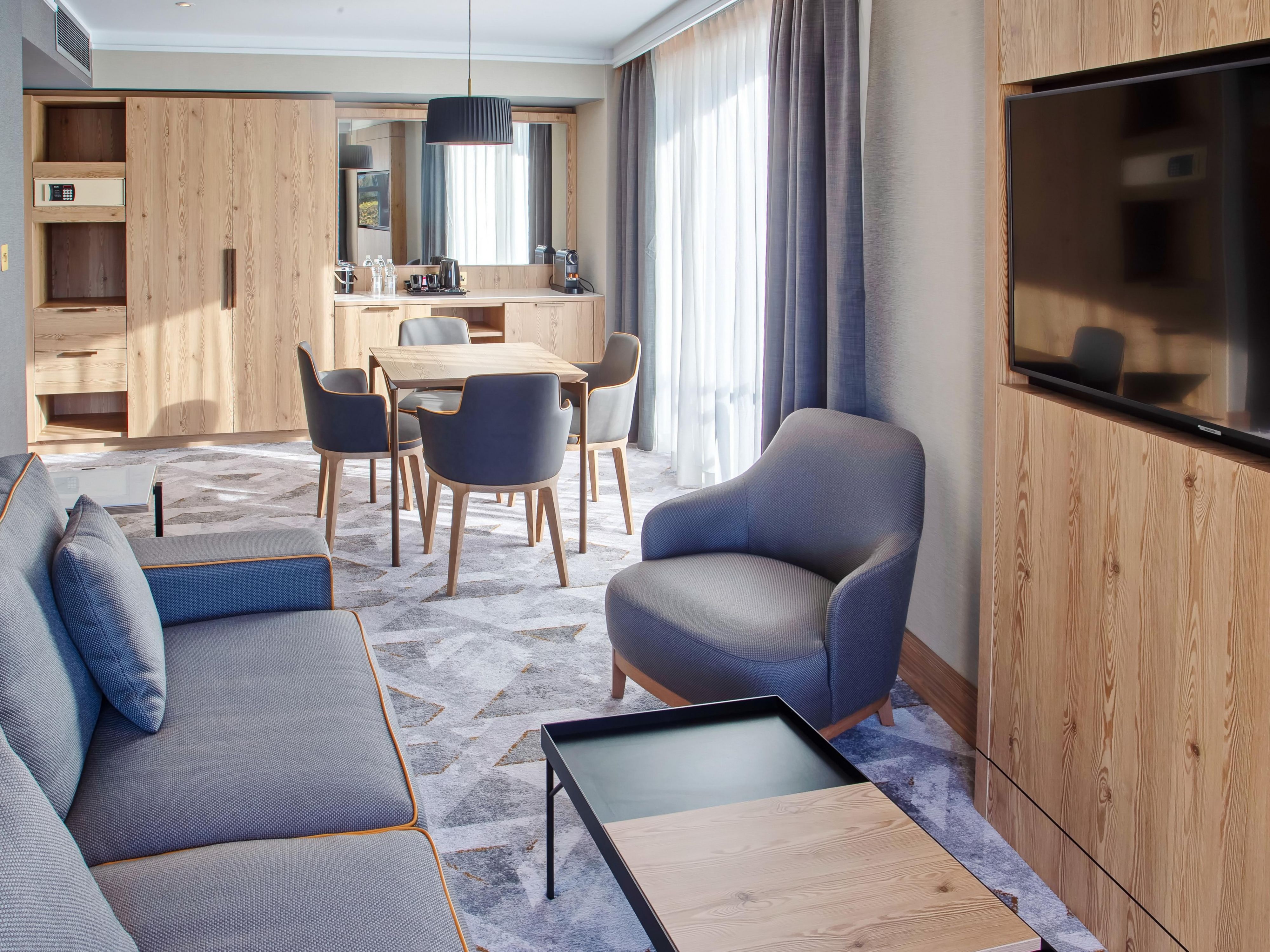 Experience the epitome of luxury at Crowne Plaza Marlow with our elegantly designed suites. Each suite offers spacious comfort, modern amenities, and stunning views of the tranquil lake. Indulge in impeccable service, sophisticated decor, and an atmosphere of relaxation, perfect for both business and leisure stays in Marlow.