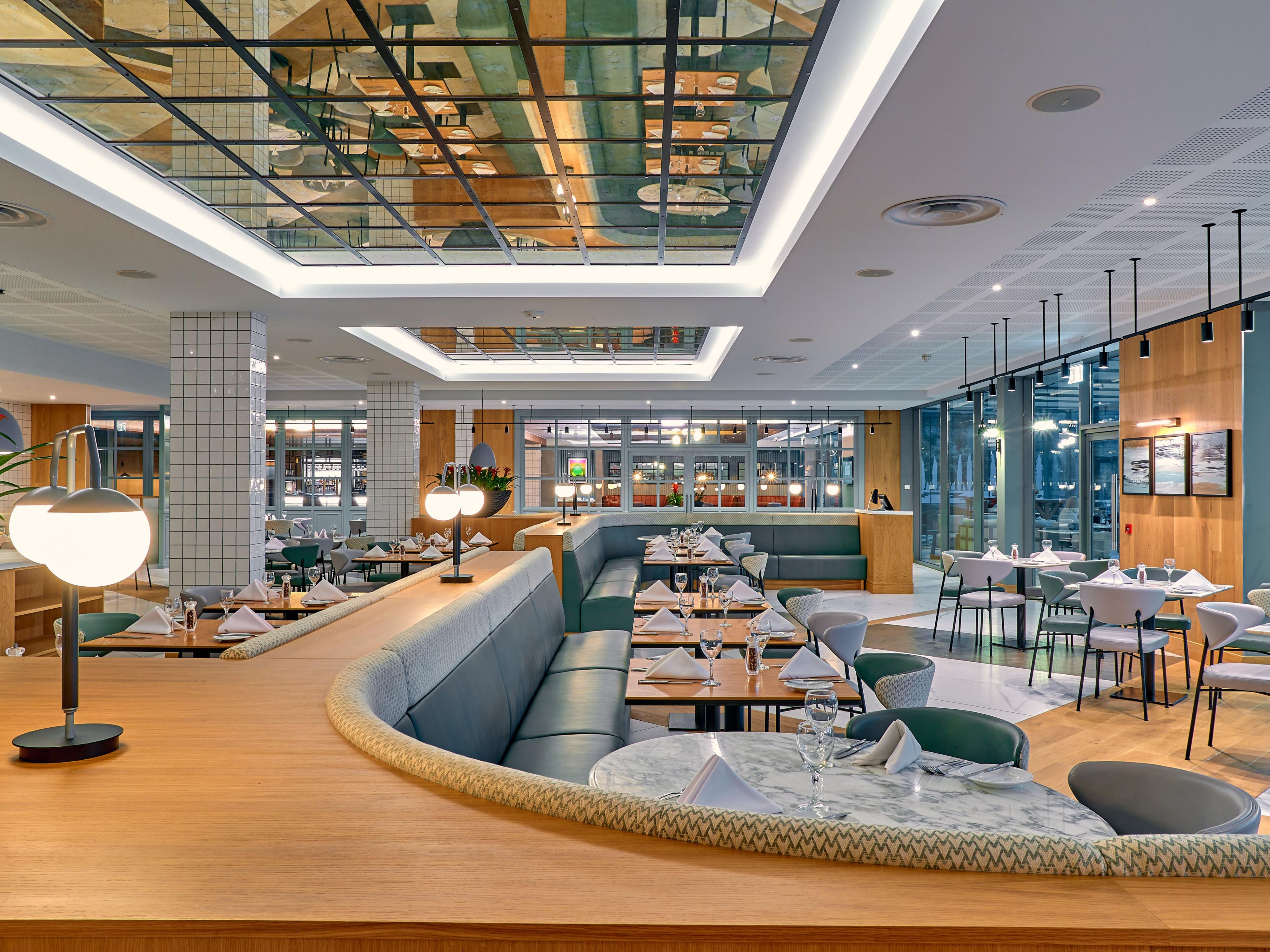 Awarded an AA Rosette, the Glaze Restaurant & Conservatory offers a unique dining experience blending Modern British and Authentic Indian cuisines. Indulge in expertly crafted dishes made with the finest ingredients, where classic flavours meet contemporary flair in Marlow, Buckinghamshire. 