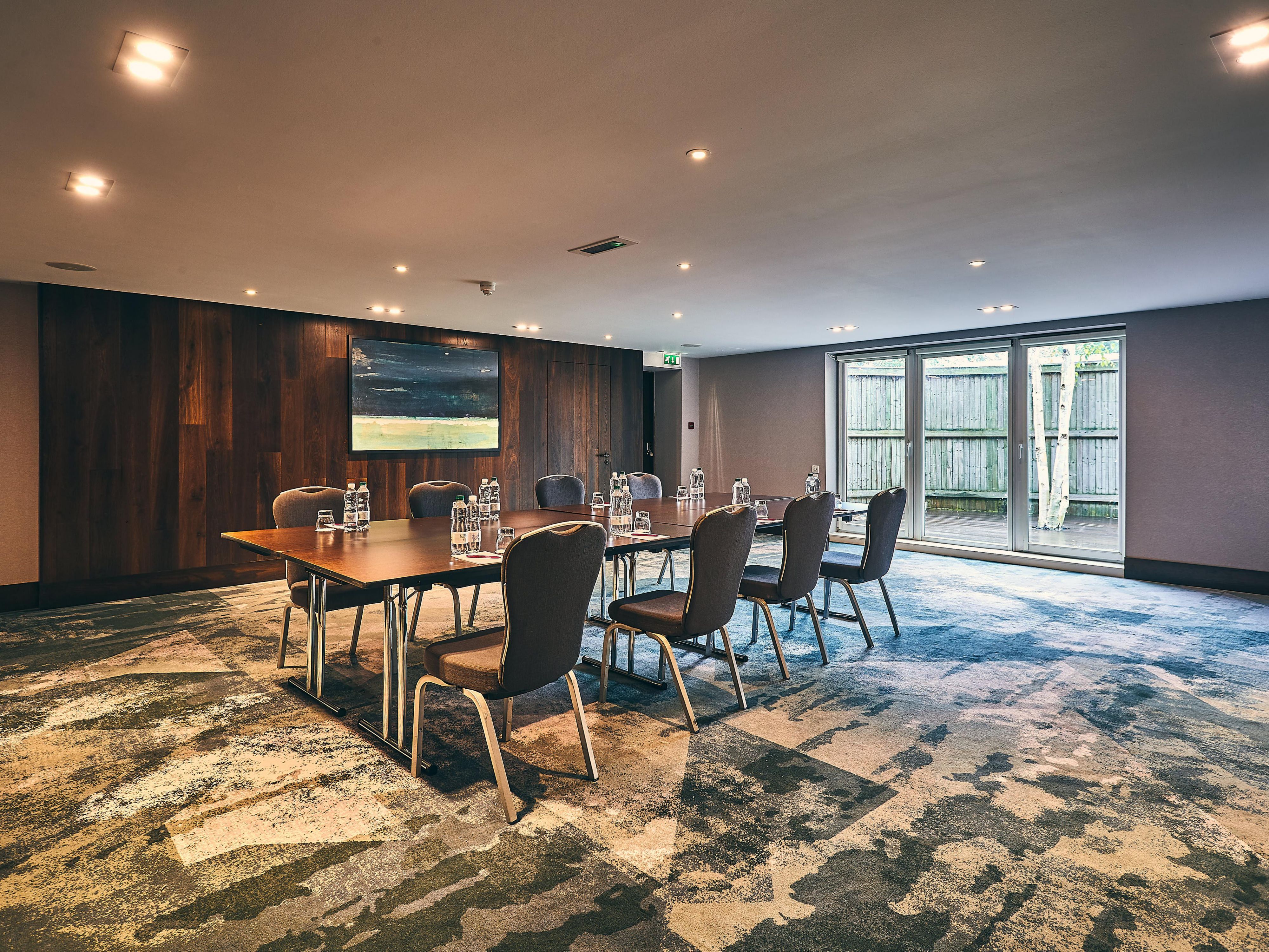 Exclusive to Crowne Plaza Marlow, the CMS (Creative Meeting Space) is a flexible, tech-driven venue designed to inspire creativity and collaboration. Featuring a 75” UHD E-board Display with advanced touch tech, it's perfect for productive meetings. Book your next conference in the Buckinghamshire area with us today!
