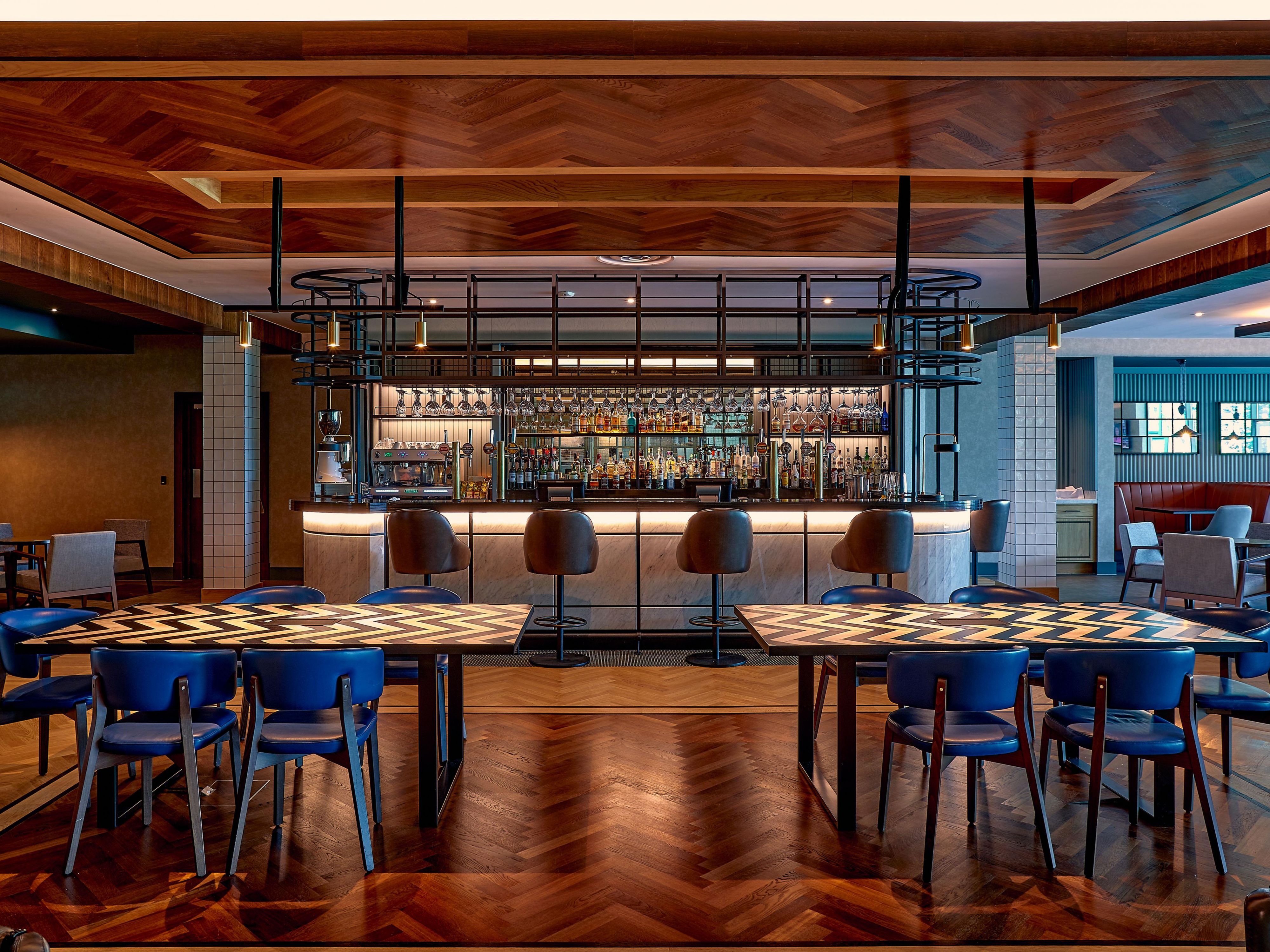 Experience the art of mixology at the Aqua Bar & Lounge or Conservatory, where our expert bartenders craft creative and unique cocktails just for you. From classic favorites to innovative concoctions, each drink is made with the finest ingredients and a touch of flair, offering a vibrant and unforgettable cocktail experience in a stylish setting.