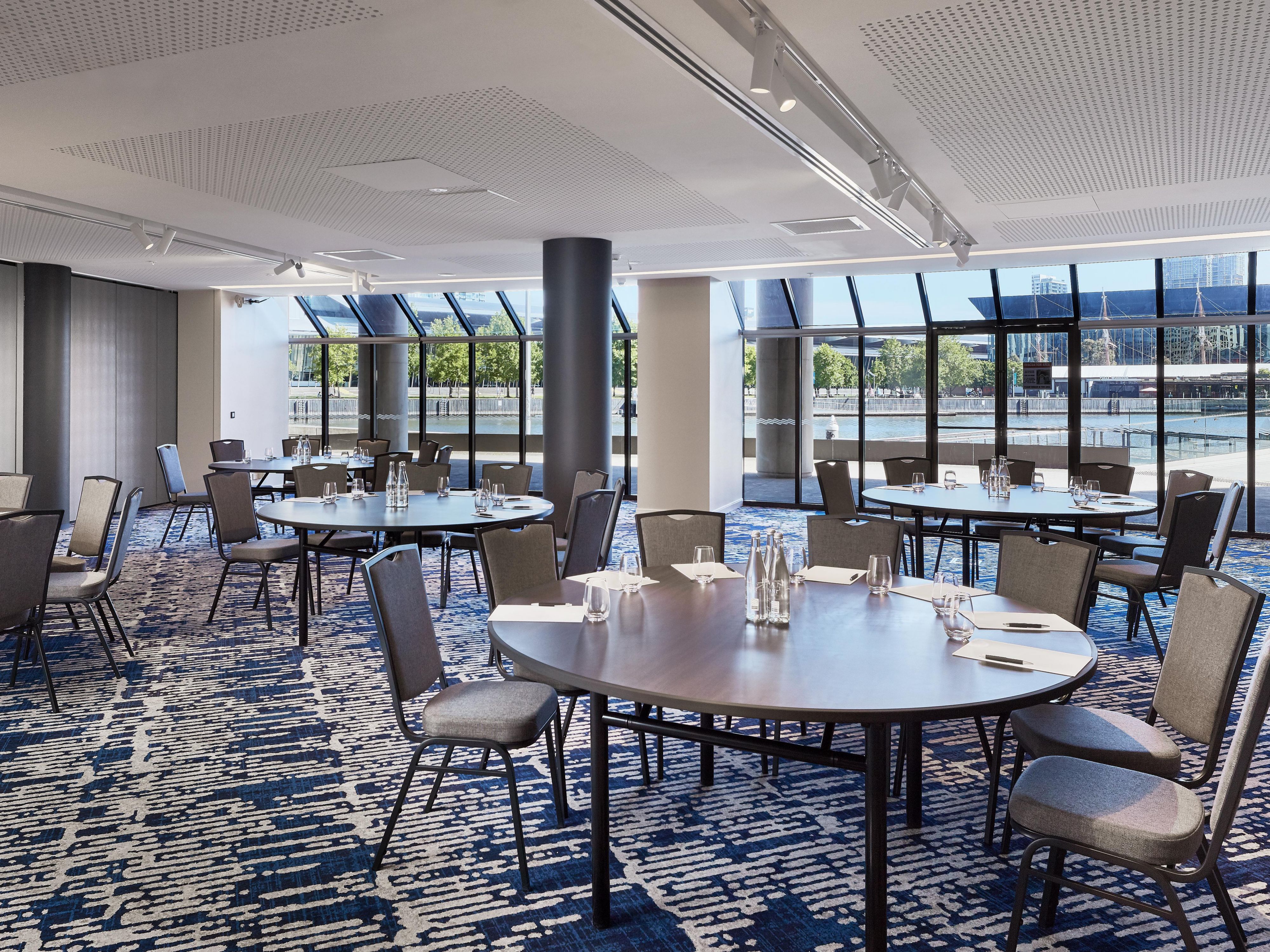 With six interconnecting studios with riverfront access, and an additional four bespoke boardrooms, Crowne Plaza Melbourne's dedicated event spaces can be tailored to cater to the needs of your event, whether it's a corporate meeting or a gala dinner.